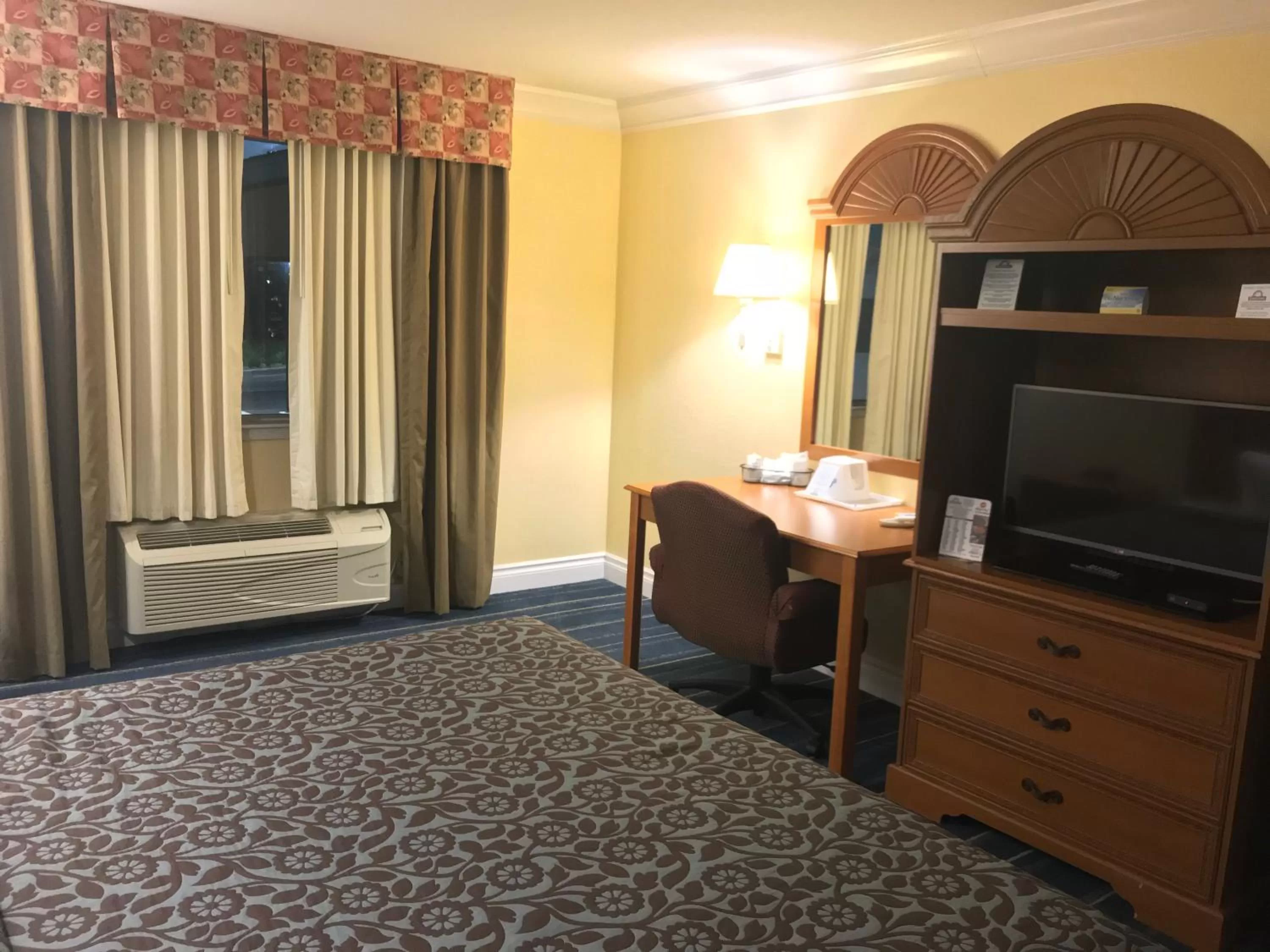 Bed in Days Inn by Wyndham San Antonio Airport