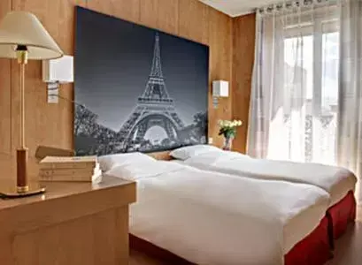 Bedroom, Bed in Best Western Ronceray Opéra