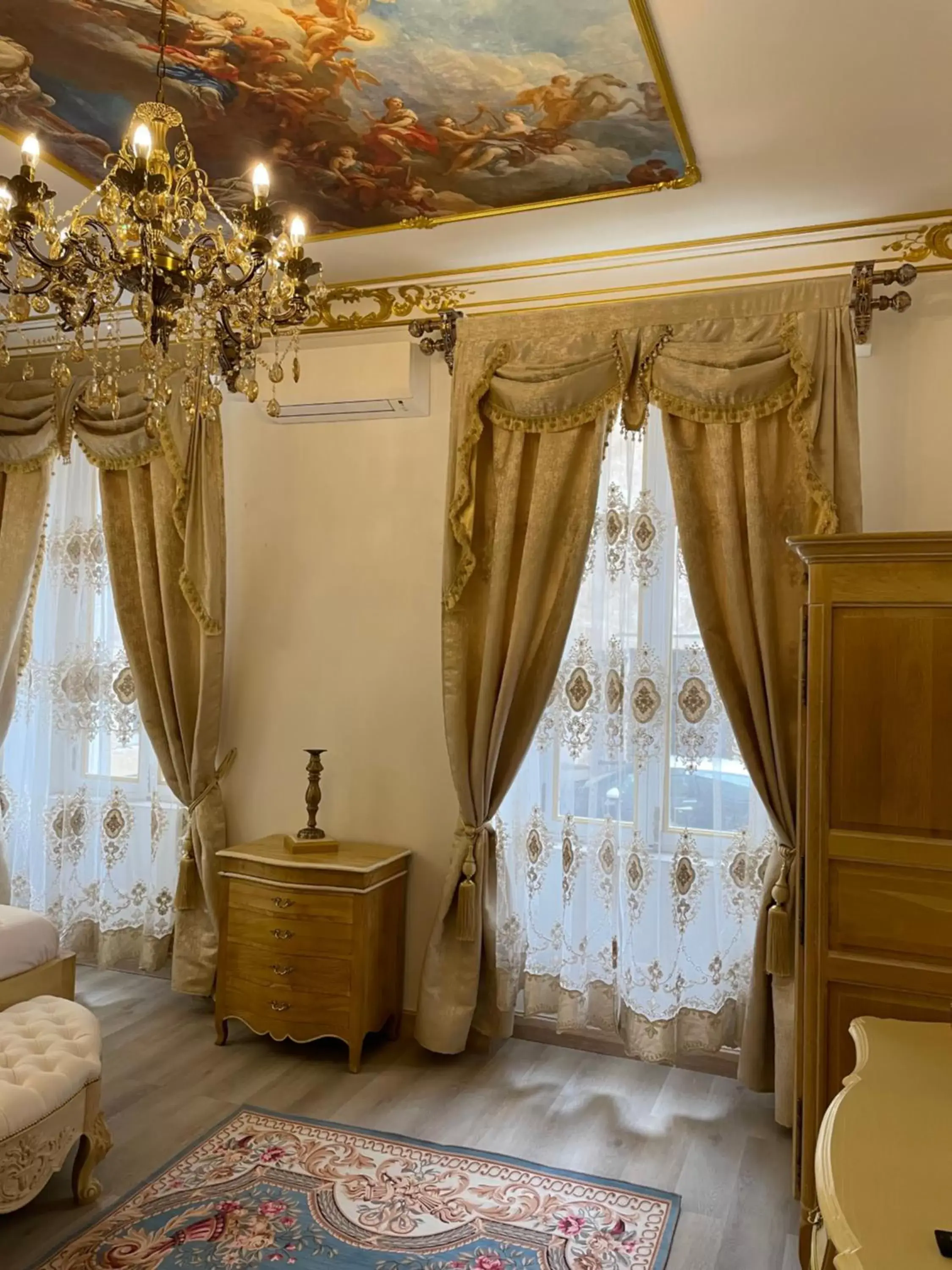 Property building, Bed in Suite Royale Maison de l'église du couvent