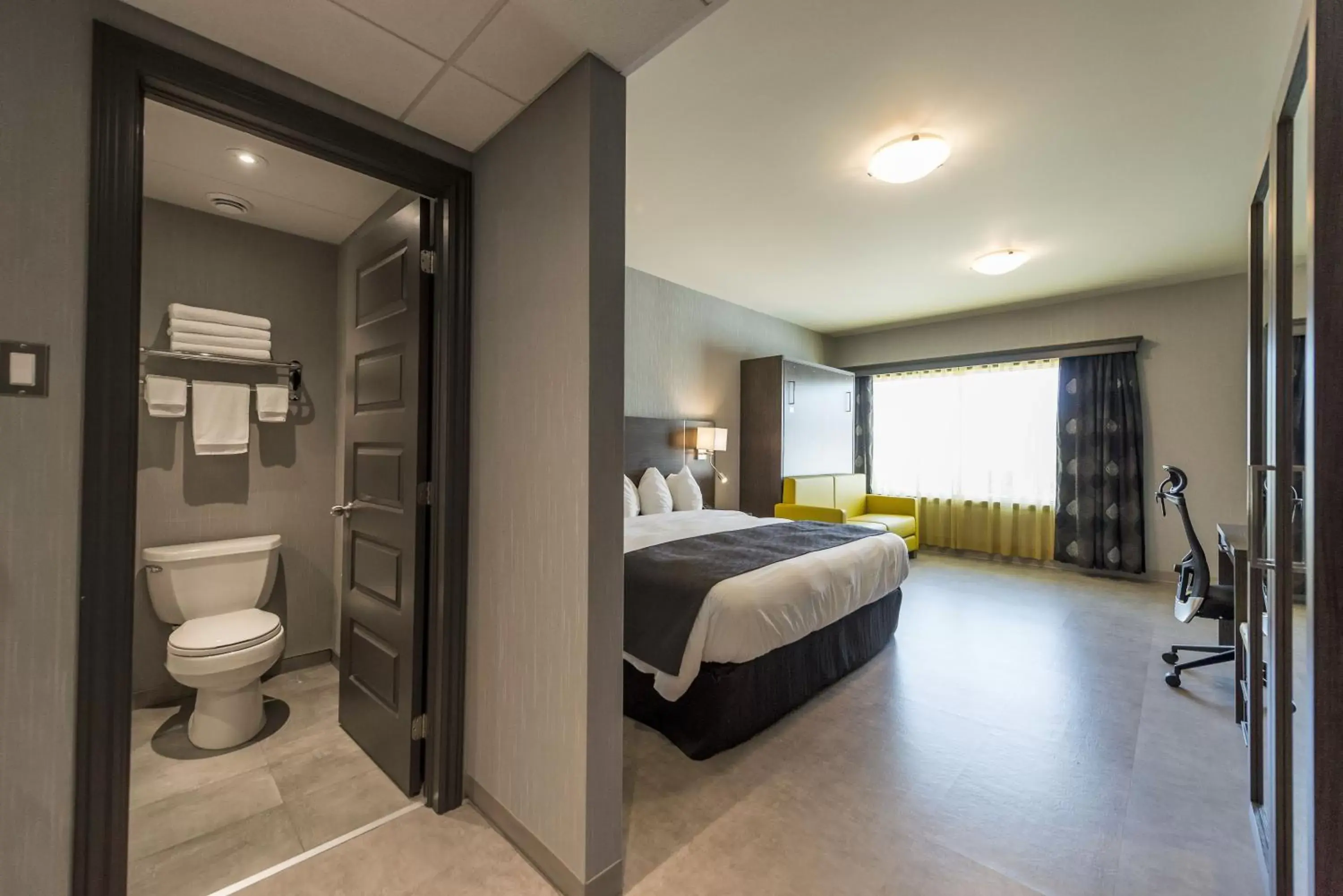 Superior King Room in Hotel & Suites Le Dauphin Drummondville