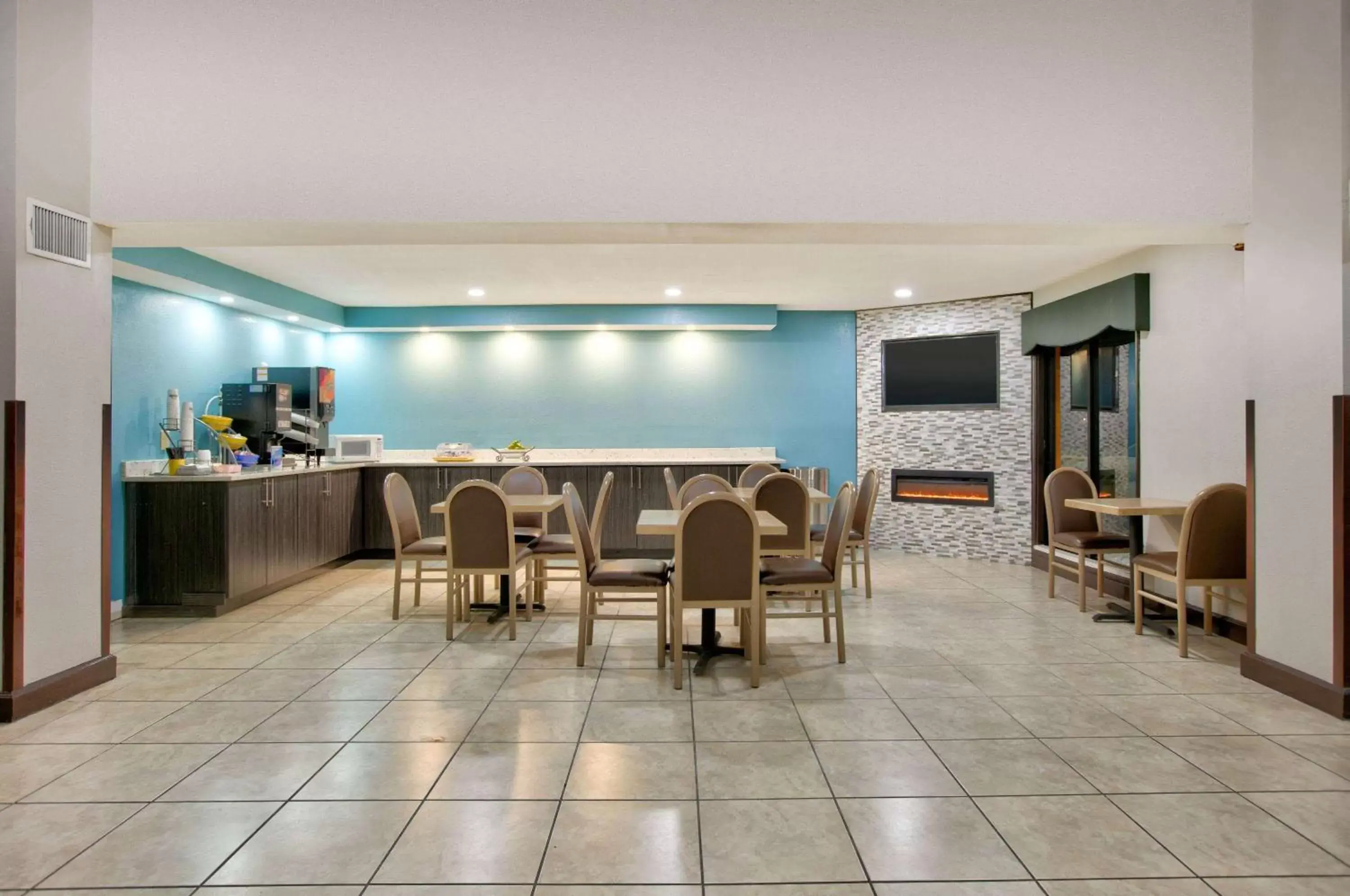 Breakfast, Restaurant/Places to Eat in Days Inn by Wyndham Tunica Resorts