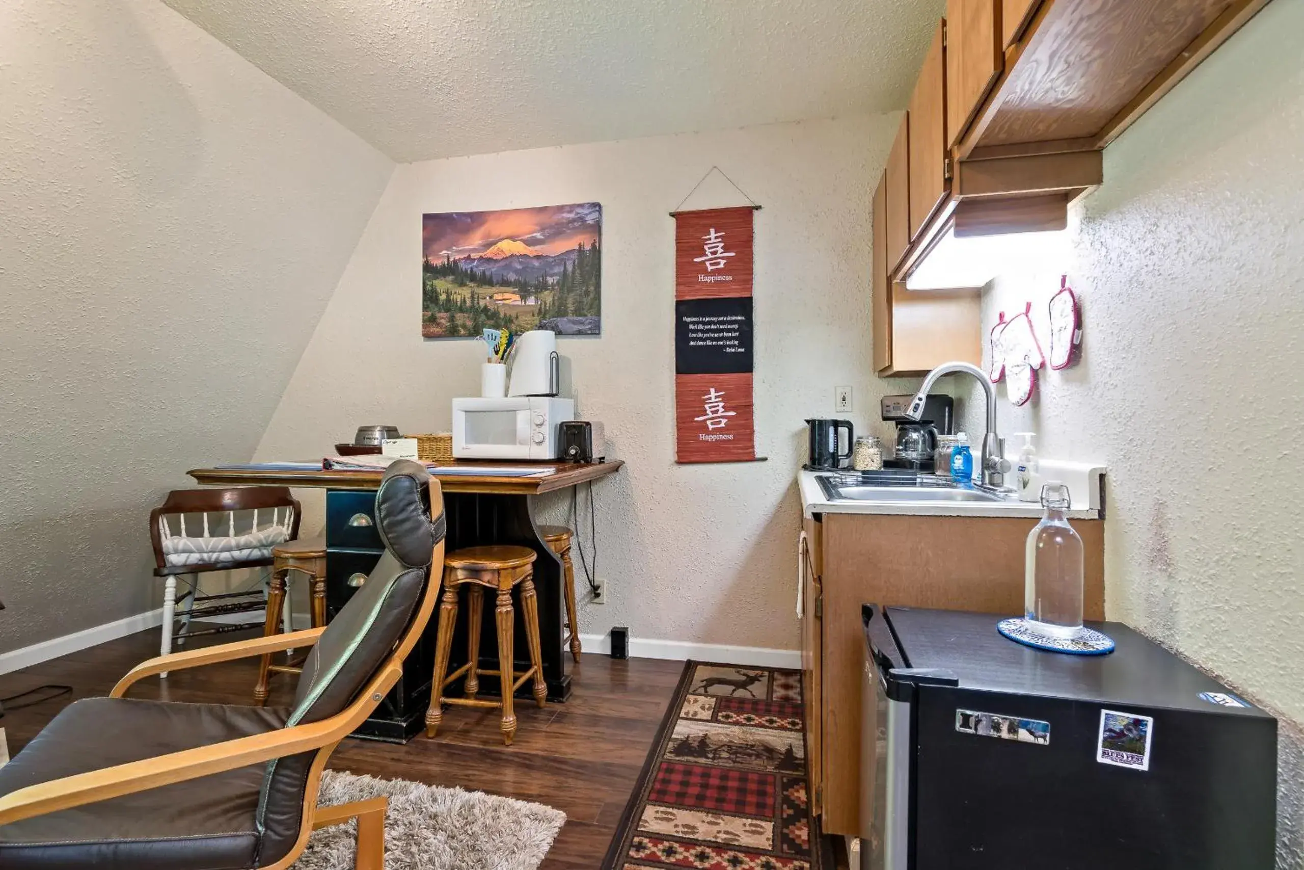 Kitchen or kitchenette, Restaurant/Places to Eat in Mountain Meadows Inn