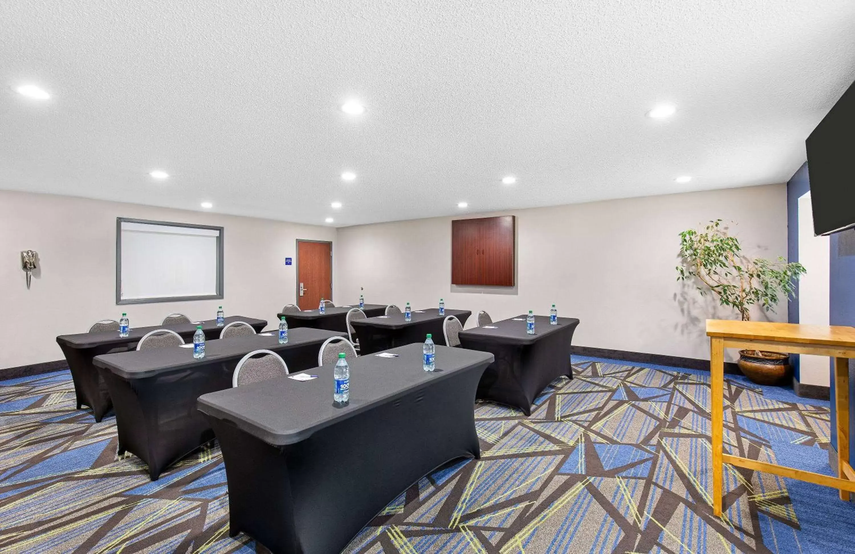 Meeting/conference room in Microtel Inn & Suites Columbus North