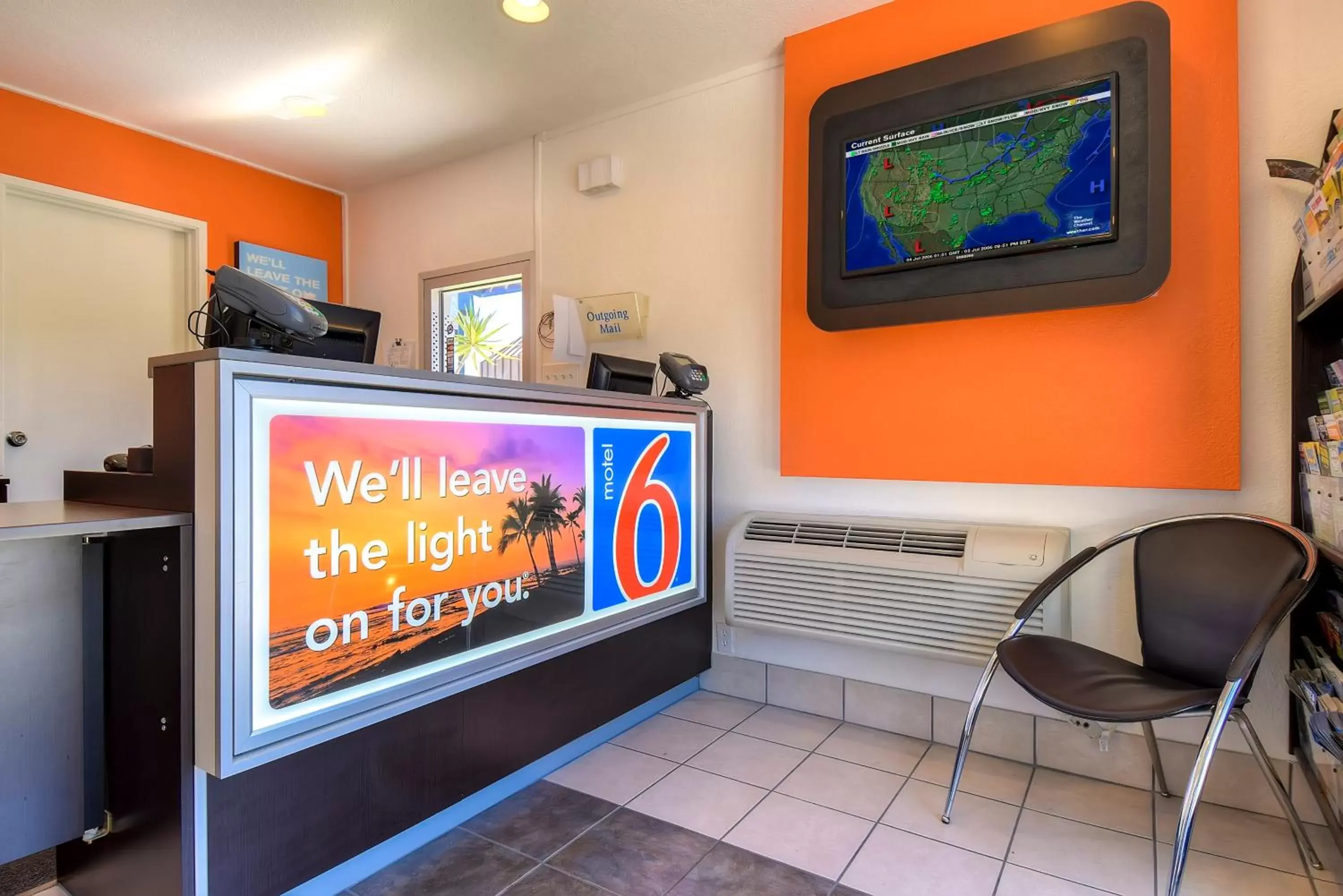 Lobby or reception, TV/Entertainment Center in Motel 6-San Diego, CA - North