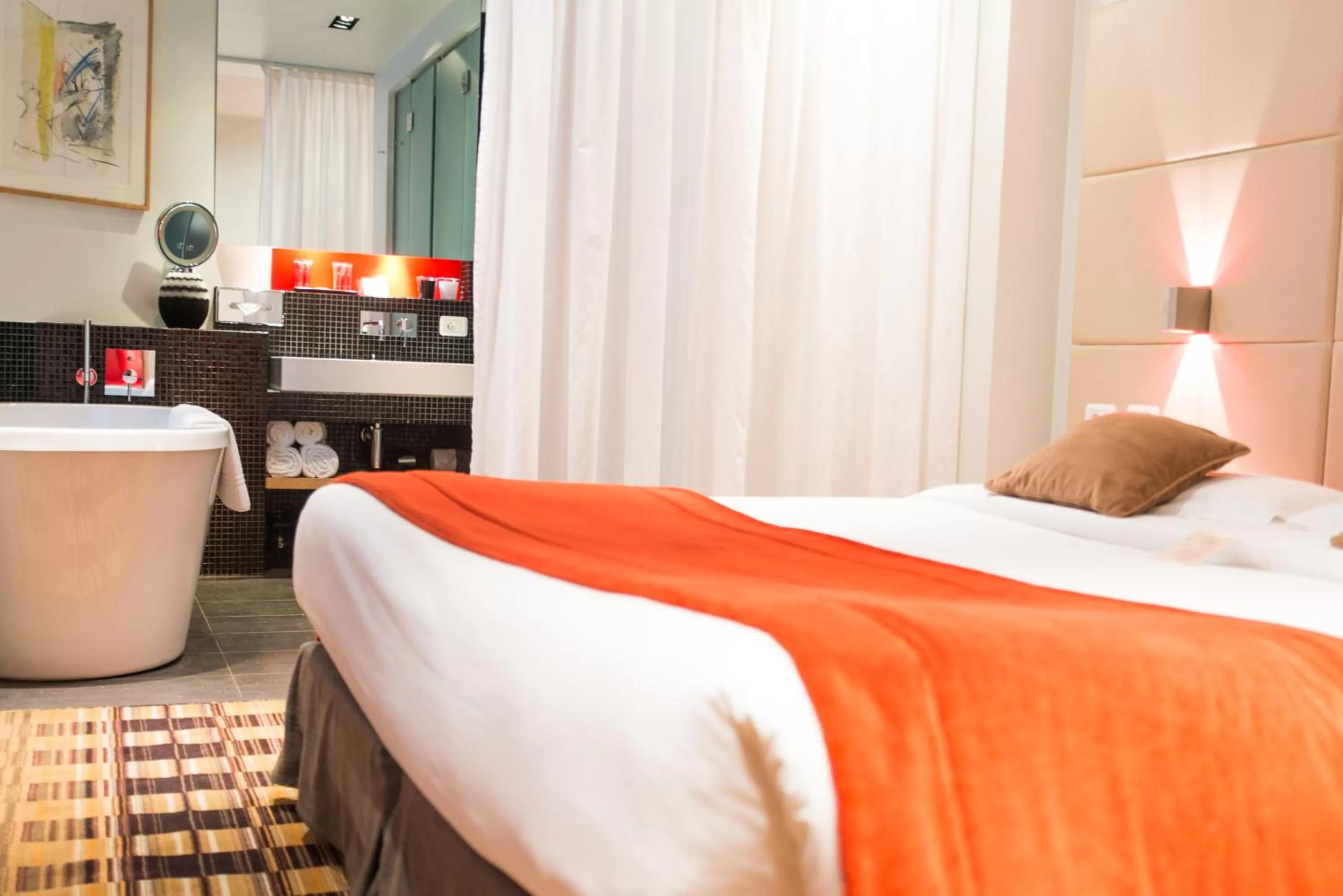 Bed in Golden Tulip Opera de Noailles