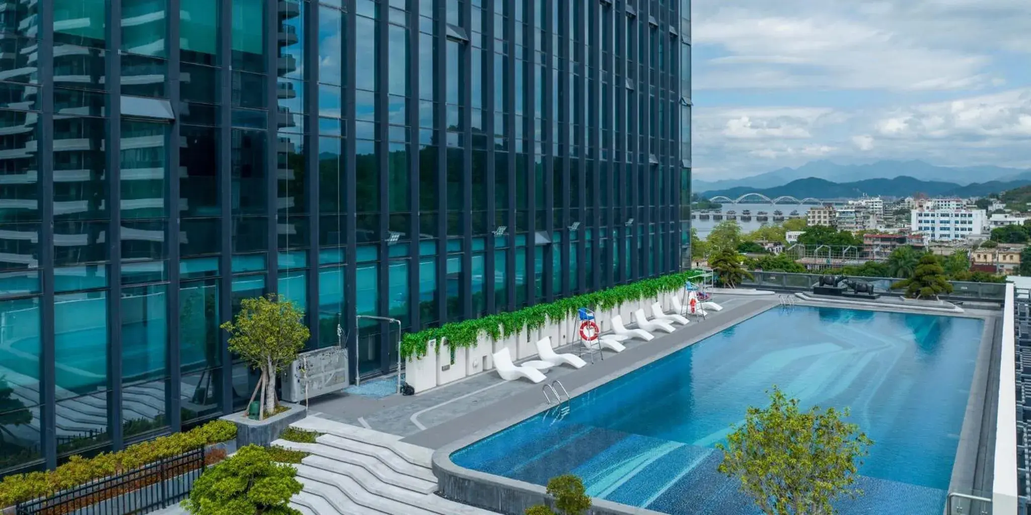 Swimming pool in Crowne Plaza Chaozhou Riverside by IHG Swimming pool in Crowne Plaza Chaozhou Riverside by IHG