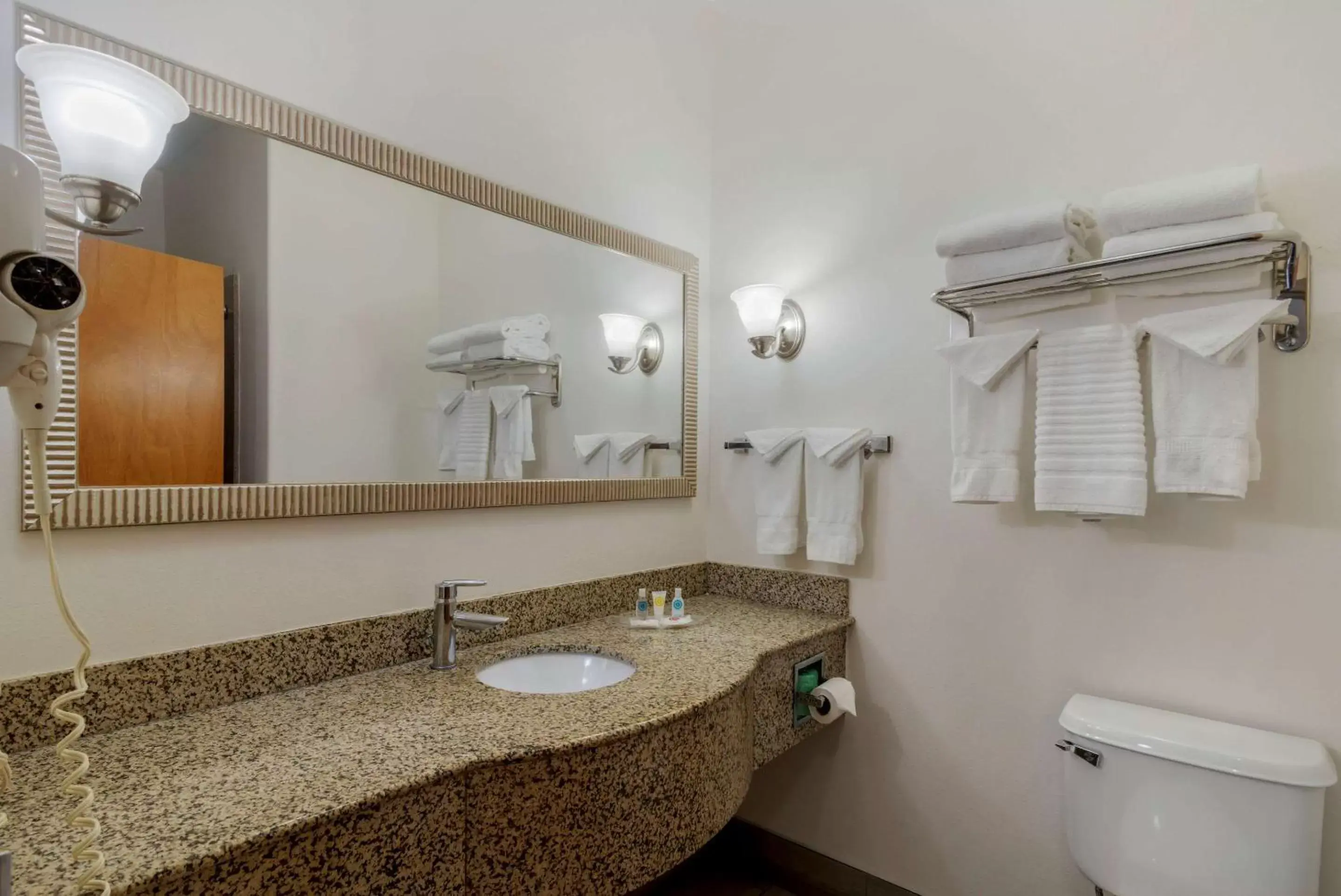 Bedroom, Bathroom in Comfort Suites Stockbridge Atlanta South