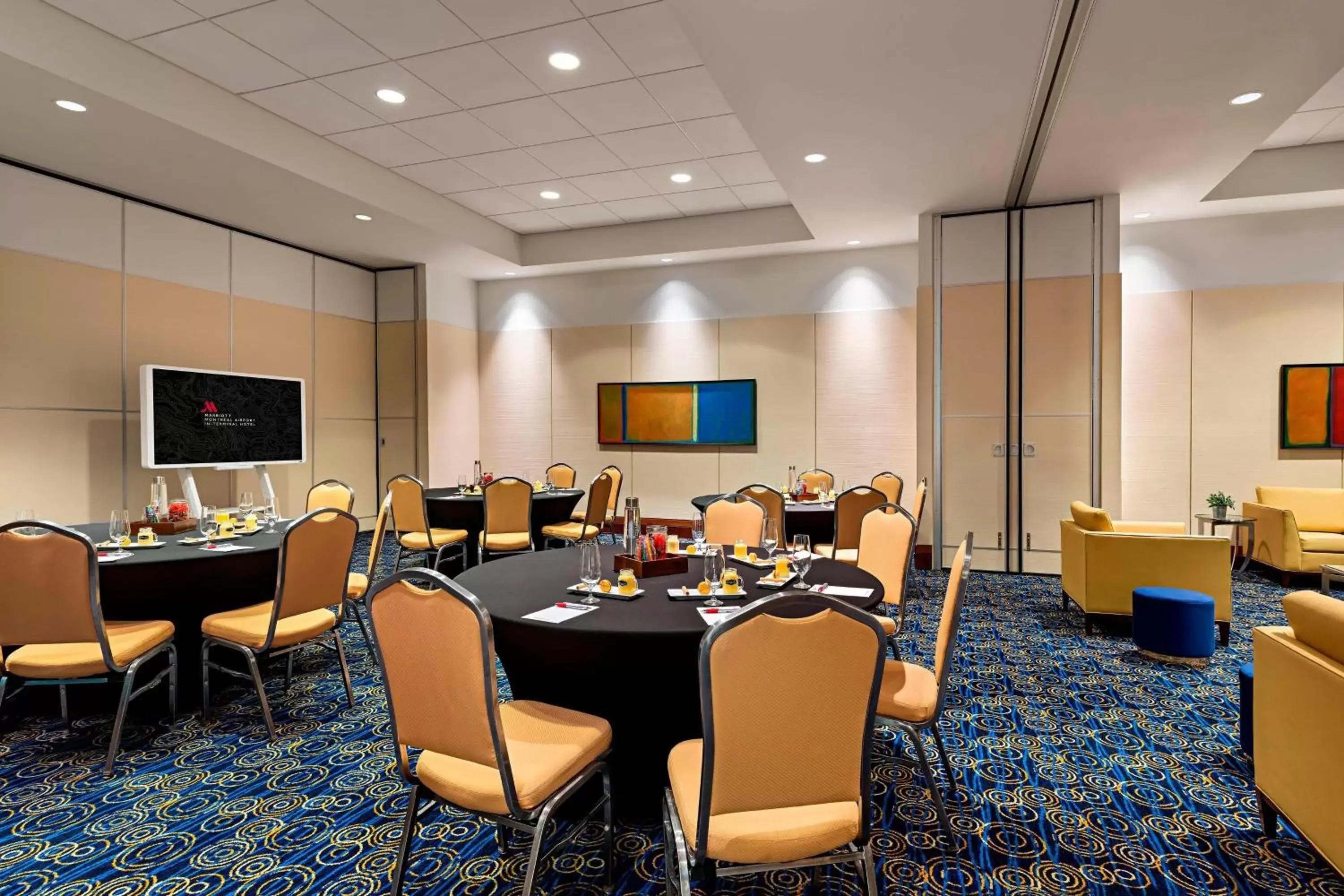 Meeting/conference room in Marriott Montreal Airport In-Terminal Hotel