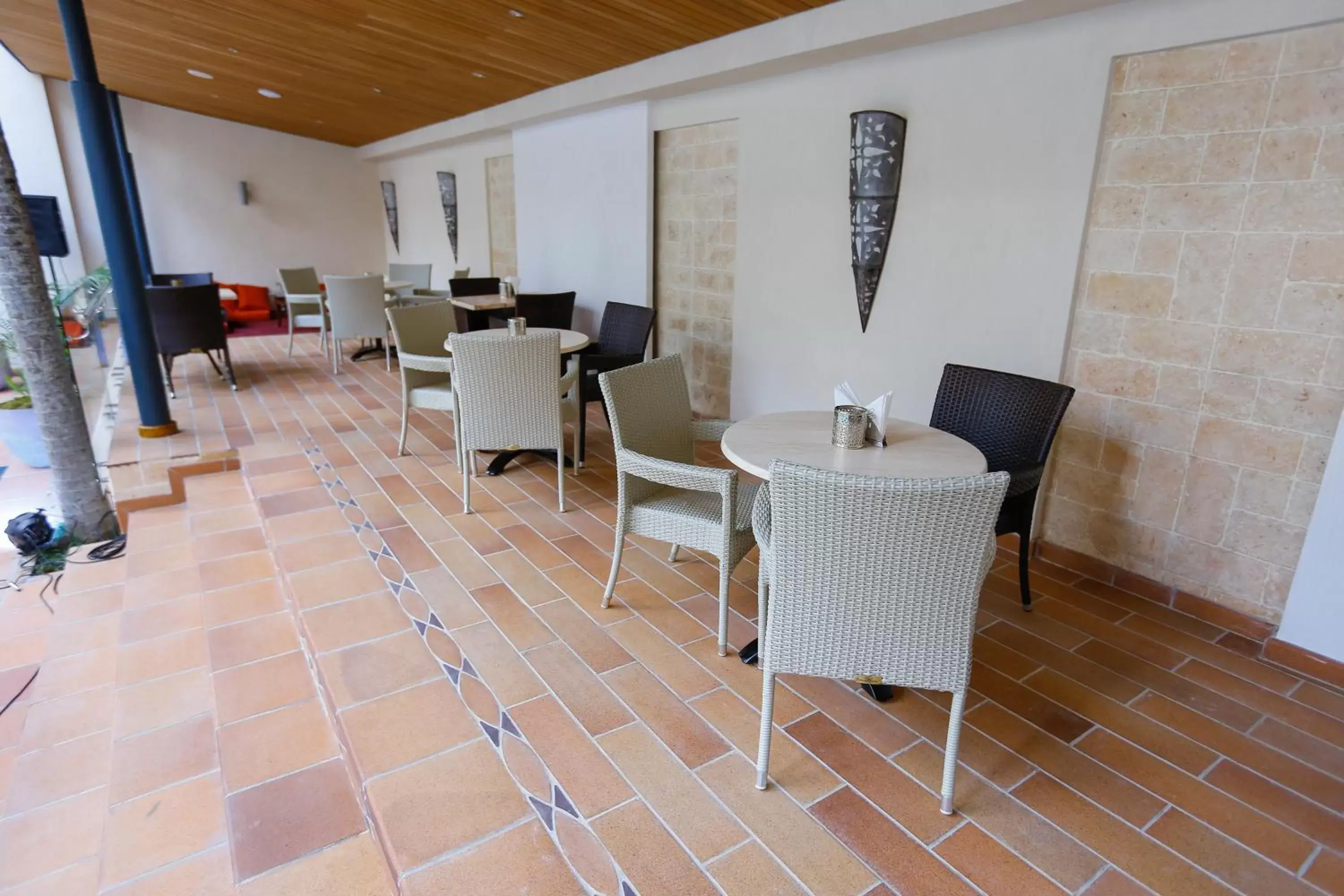 Restaurant/places to eat in The Heron By Sarovar Portico India Restaurant/places to eat in The Heron By Sarovar Portico India