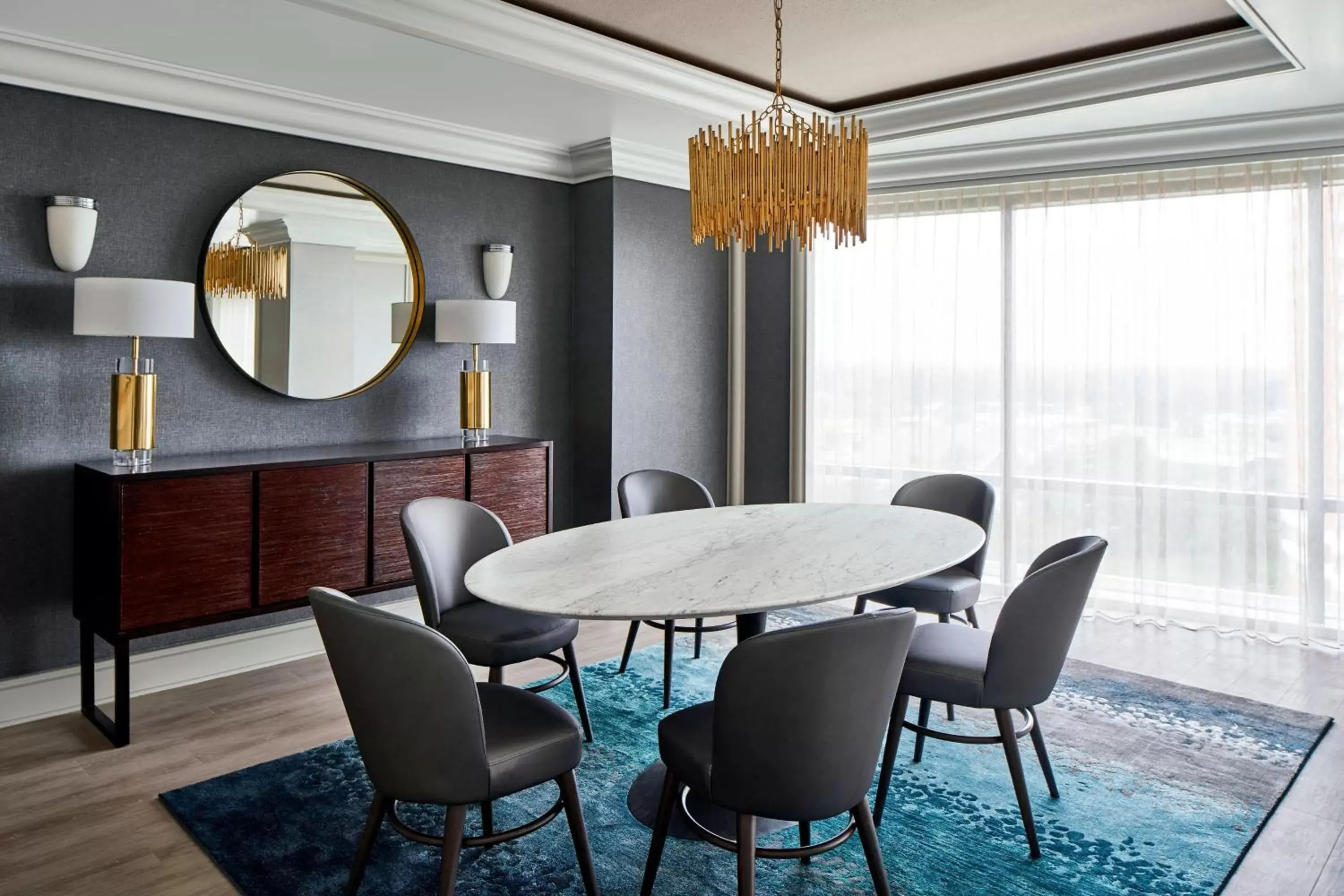 Photo of the whole room, Dining Area in Bethesda North Marriott Hotel & Conference Center