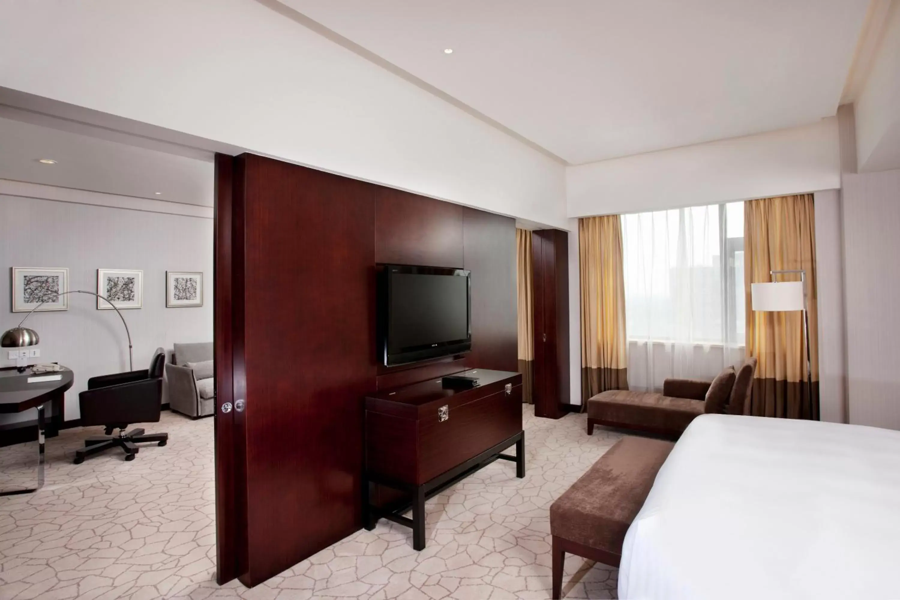 Photo of the whole room, TV/Entertainment Center in Holiday Inn Beijing Deshengmen, an IHG Hotel