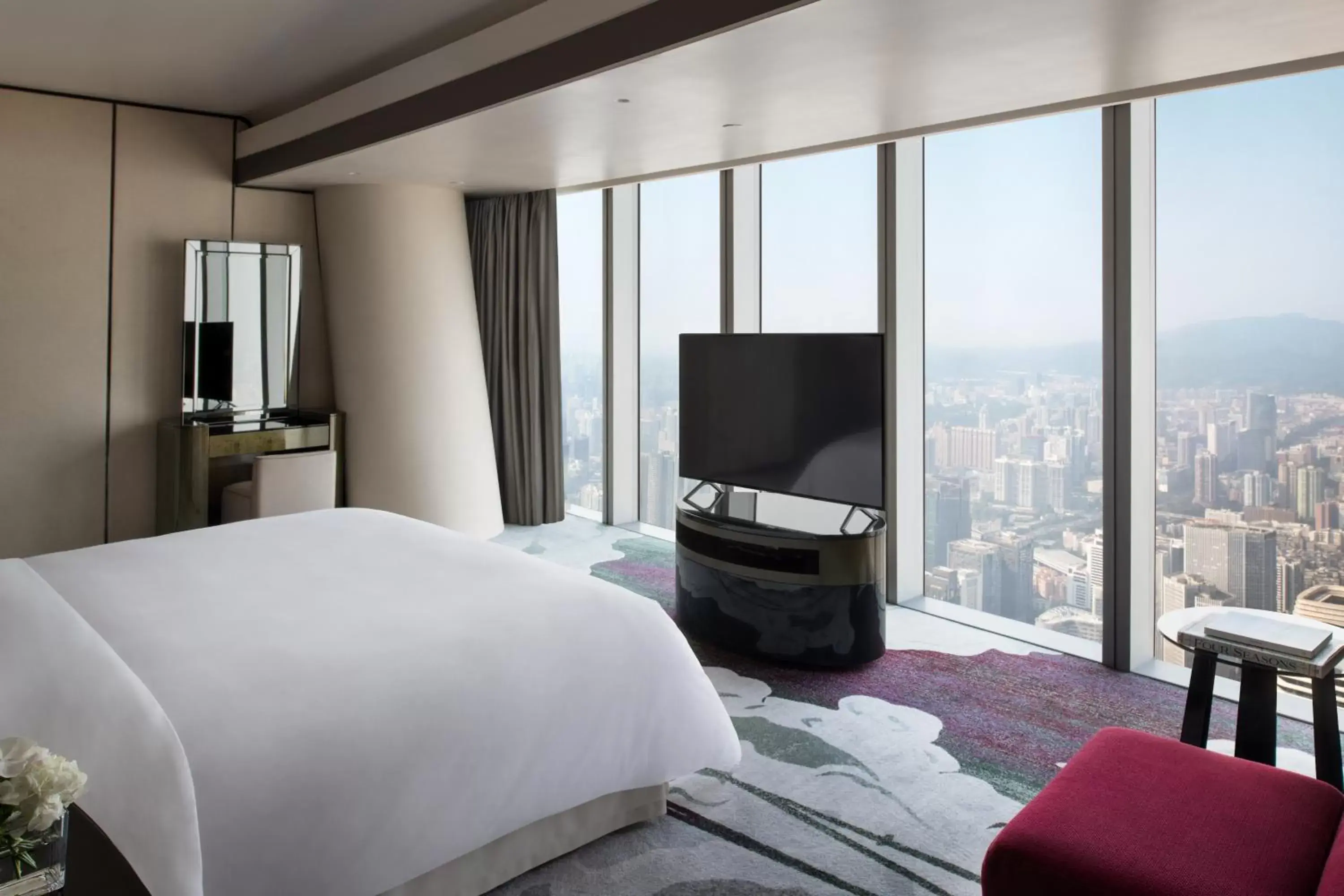 Bedroom, TV/Entertainment Center in Four Seasons Hotel Guangzhou - Free Shuttle Bus to Canton Fair Complex during Canton Fair period