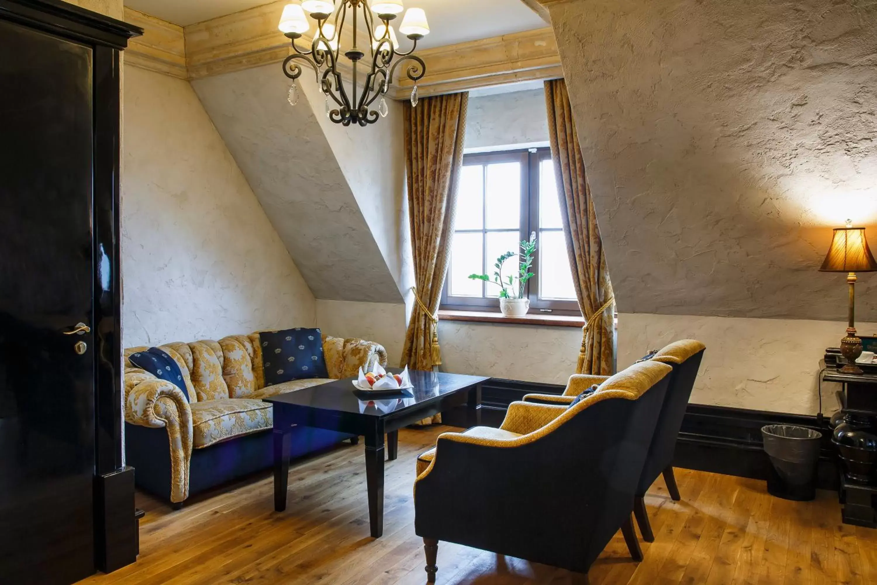 Photo of the whole room, Seating Area in Hotel Król Kazimierz