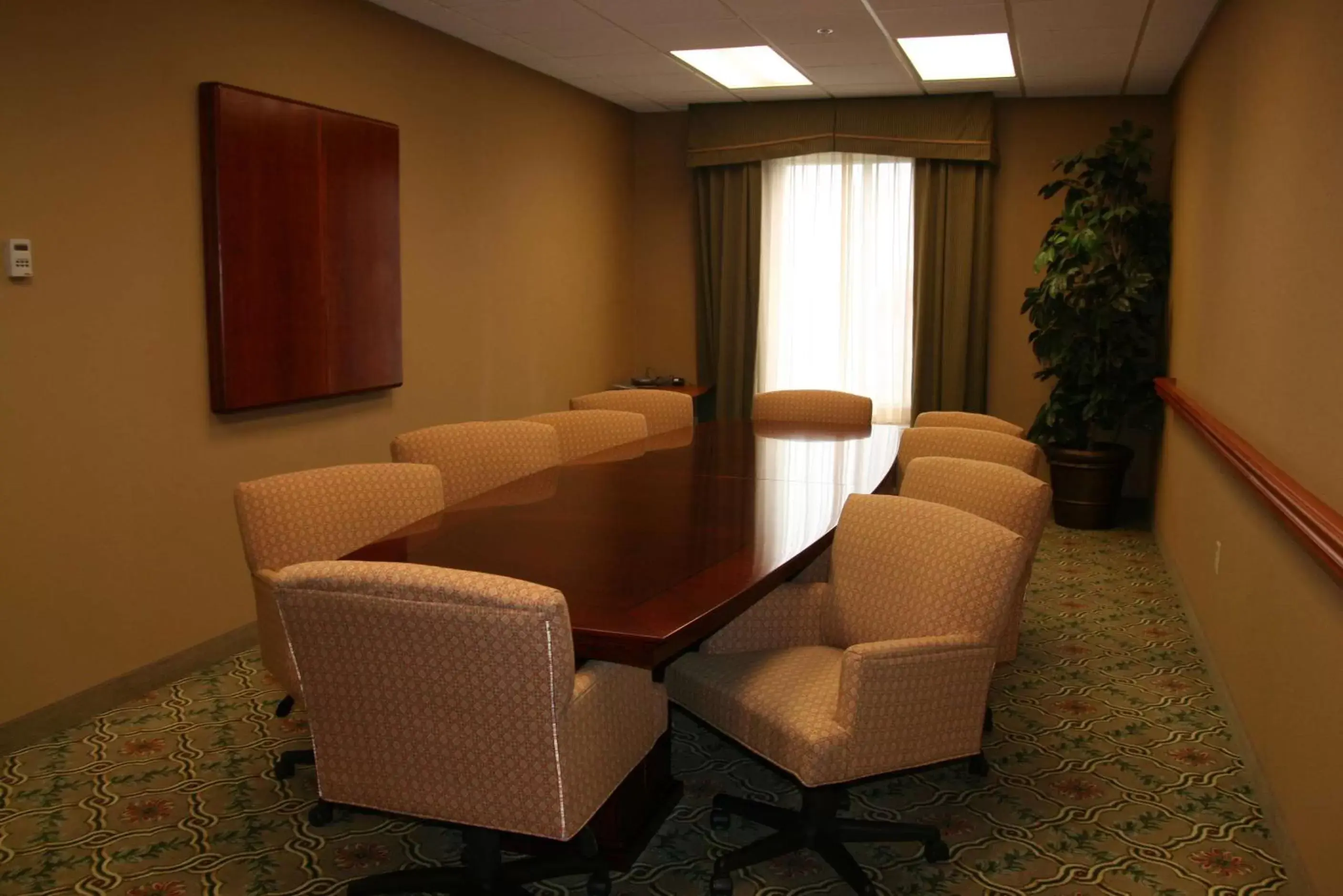 Meeting/conference room, Seating Area in Newly Renovated Hampton Inn Omaha West Lakeside