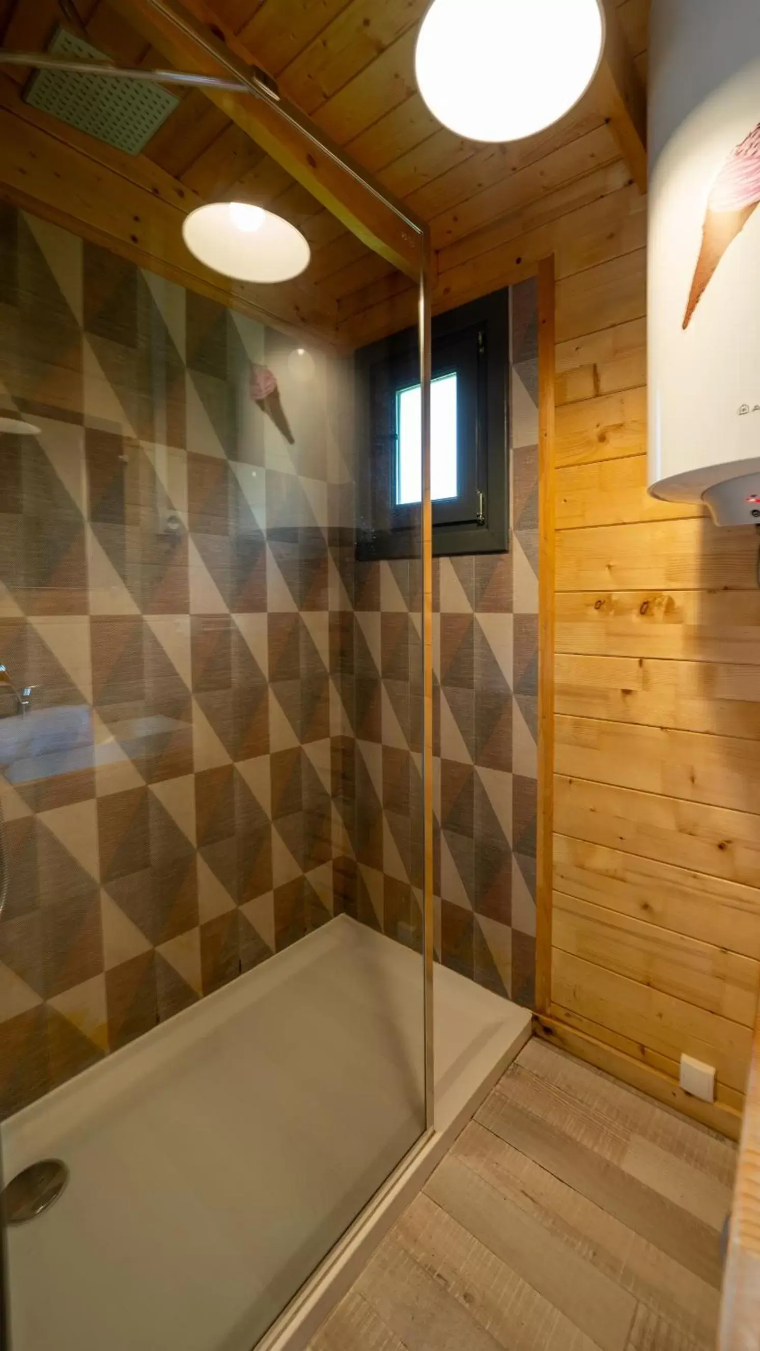 Shower, Bathroom in Le Village de la Champagne - Slowmoov