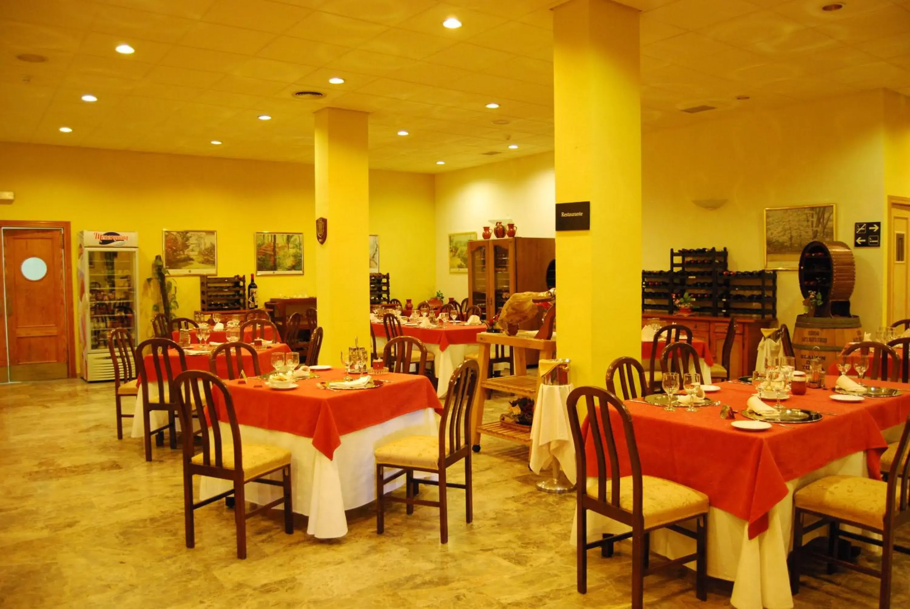 Restaurant/places to eat in Hotel Los Templarios Restaurant/places to eat in Hotel Los Templarios