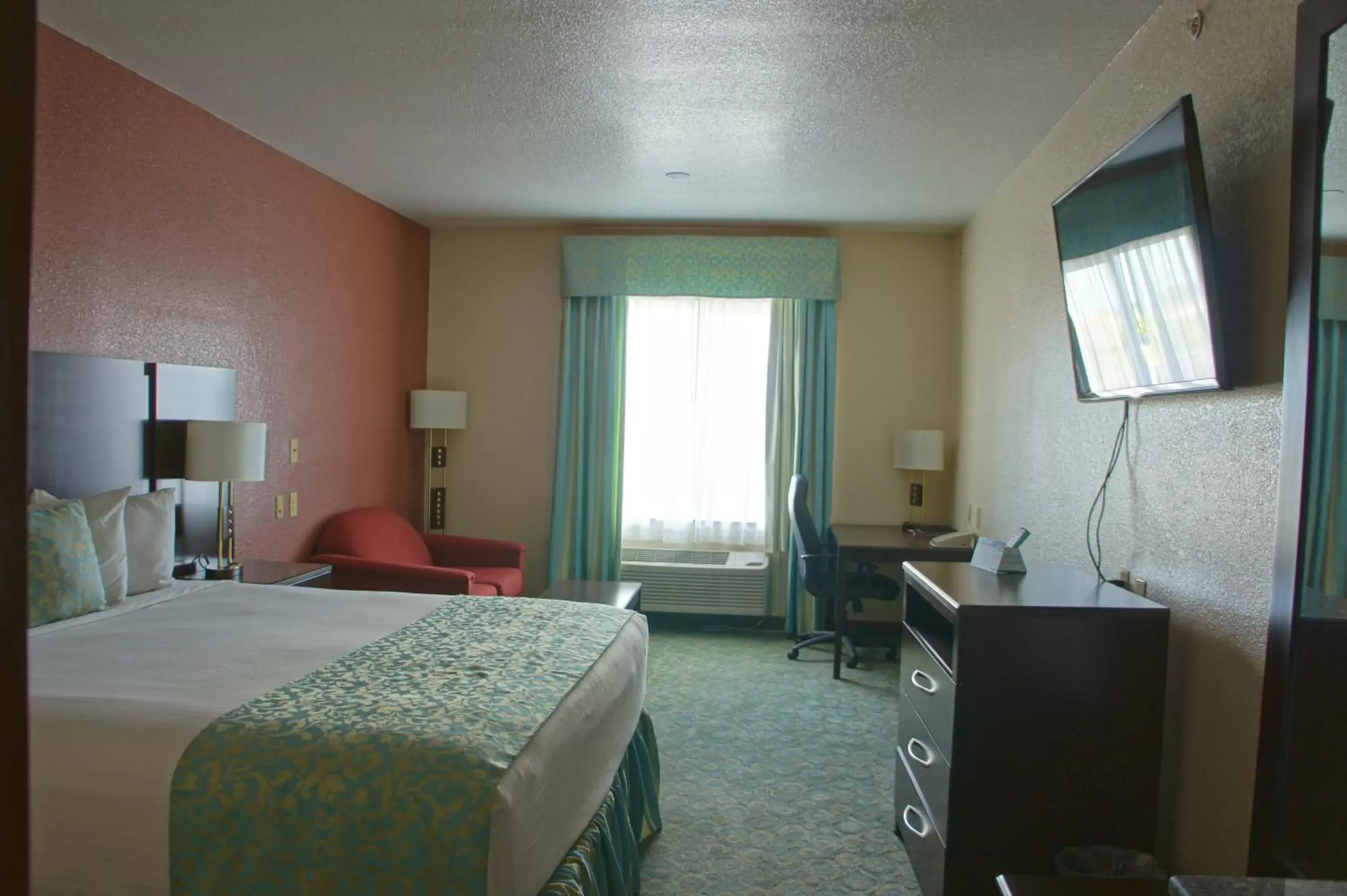 Photo of the whole room in Ramada by Wyndham South Waco