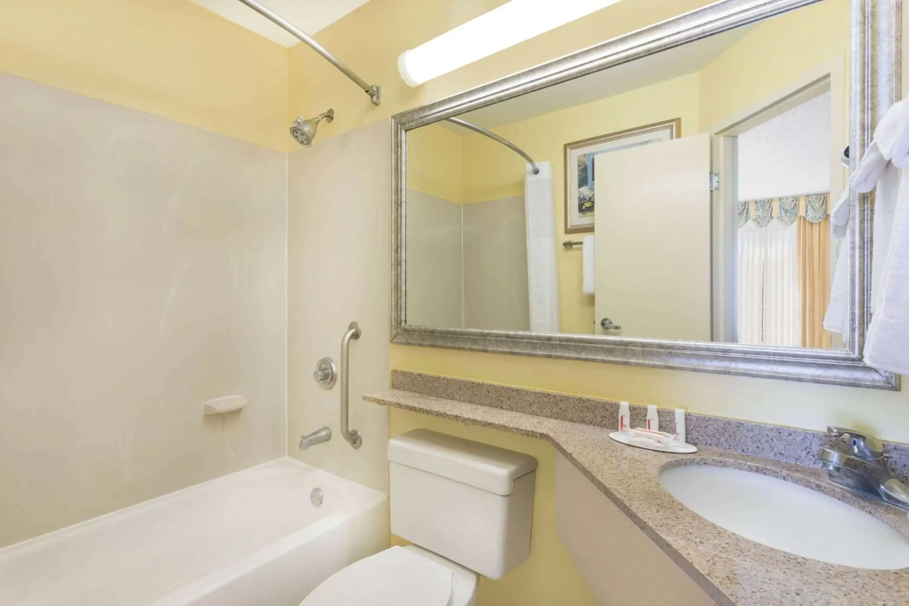 TV and multimedia, Bathroom in Baymont by Wyndham Savannah Midtown