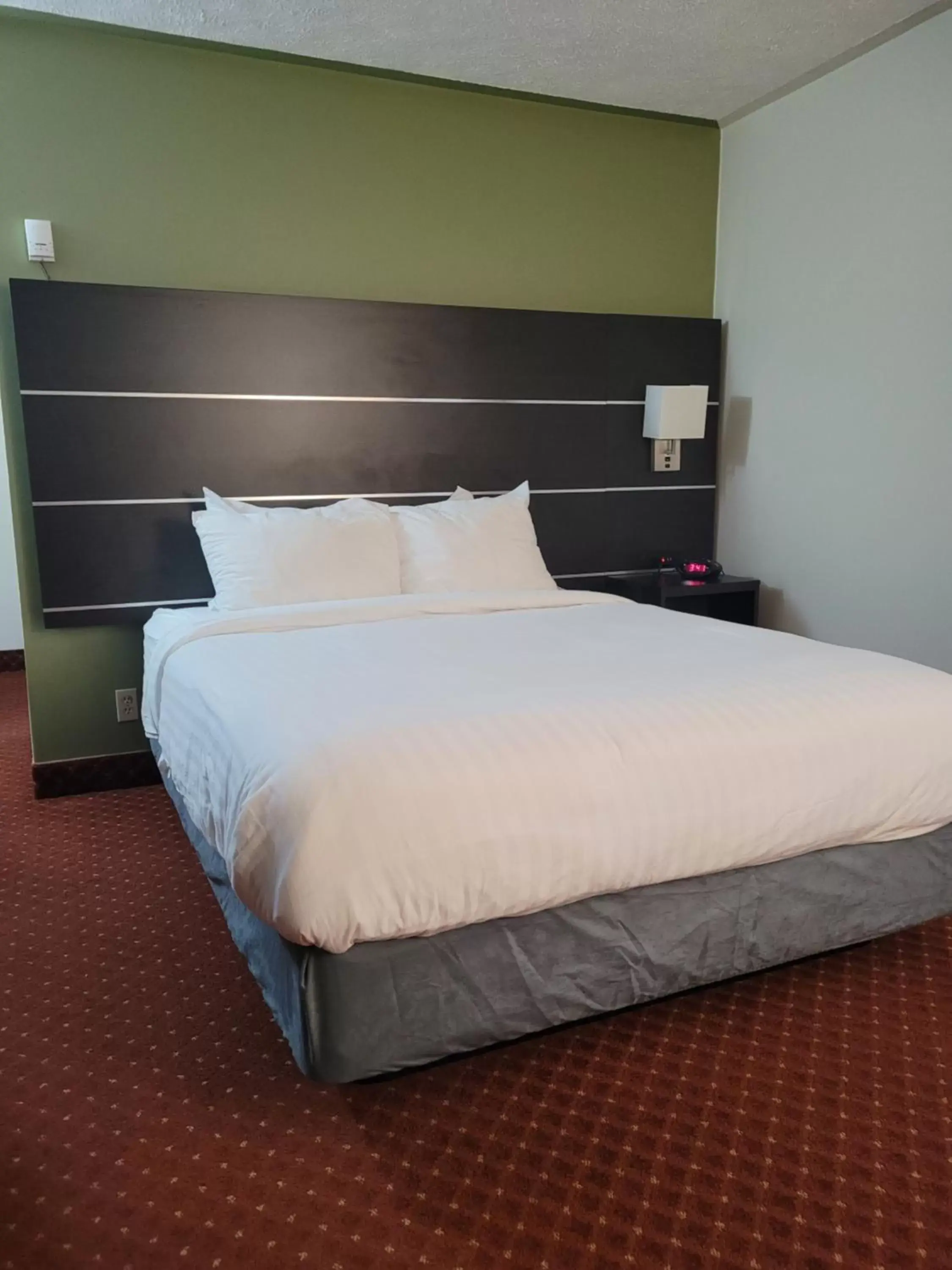 Bed in SureStay Plus Hotel by Best Western Kincardine