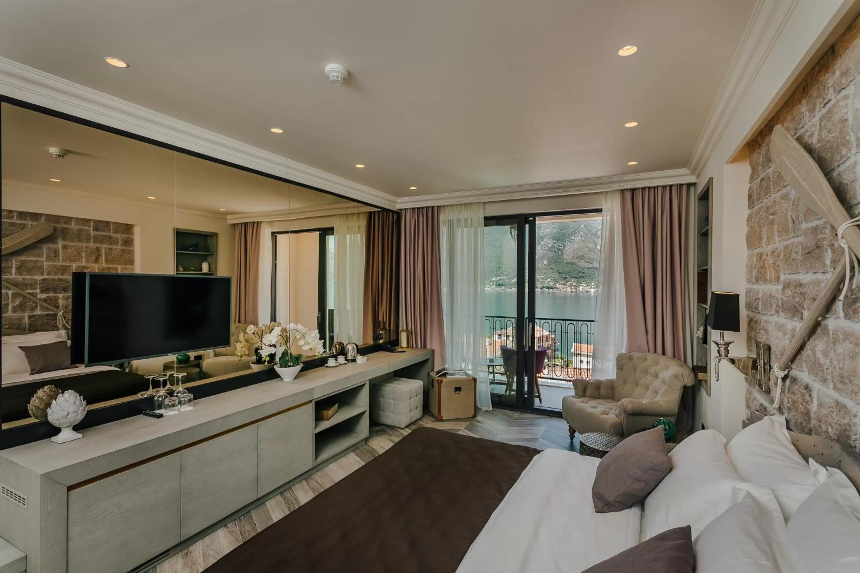 Seating area, Bed in Boutique Hotel Casa del Mare - Vizura