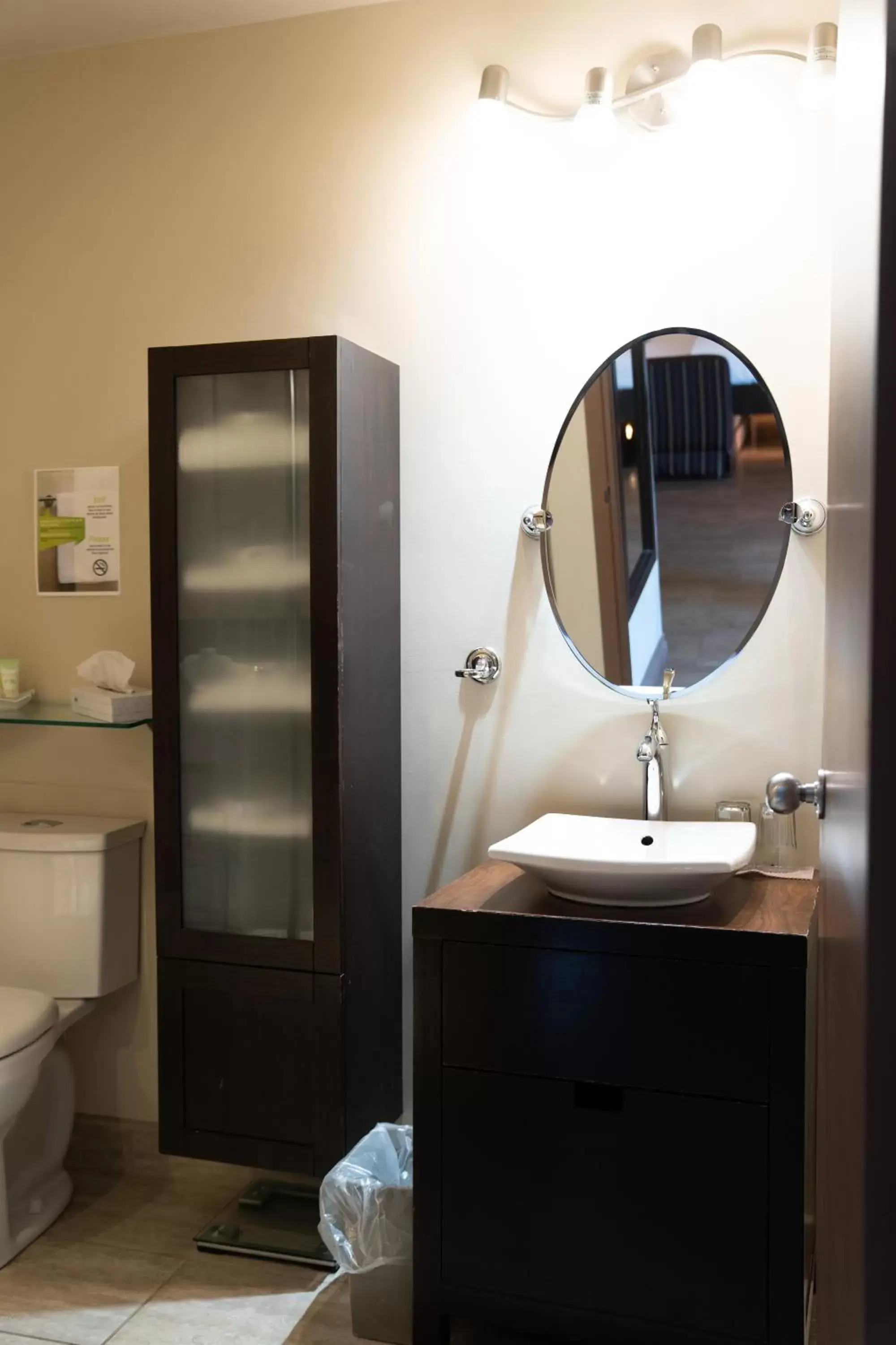 Bathroom in Hôtel Énergie Shawinigan