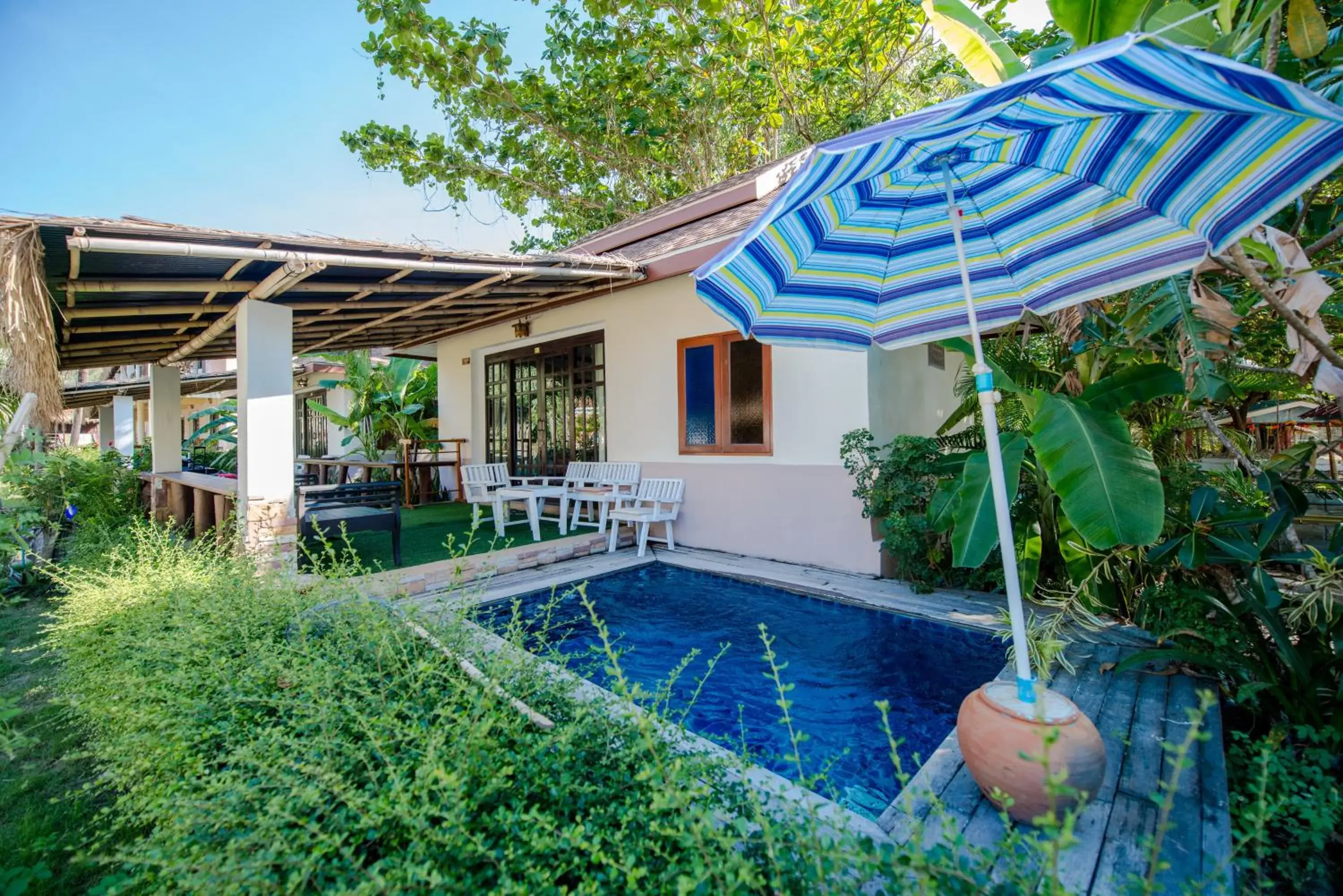 Area and facilities, Swimming Pool in Banana Beach Resort