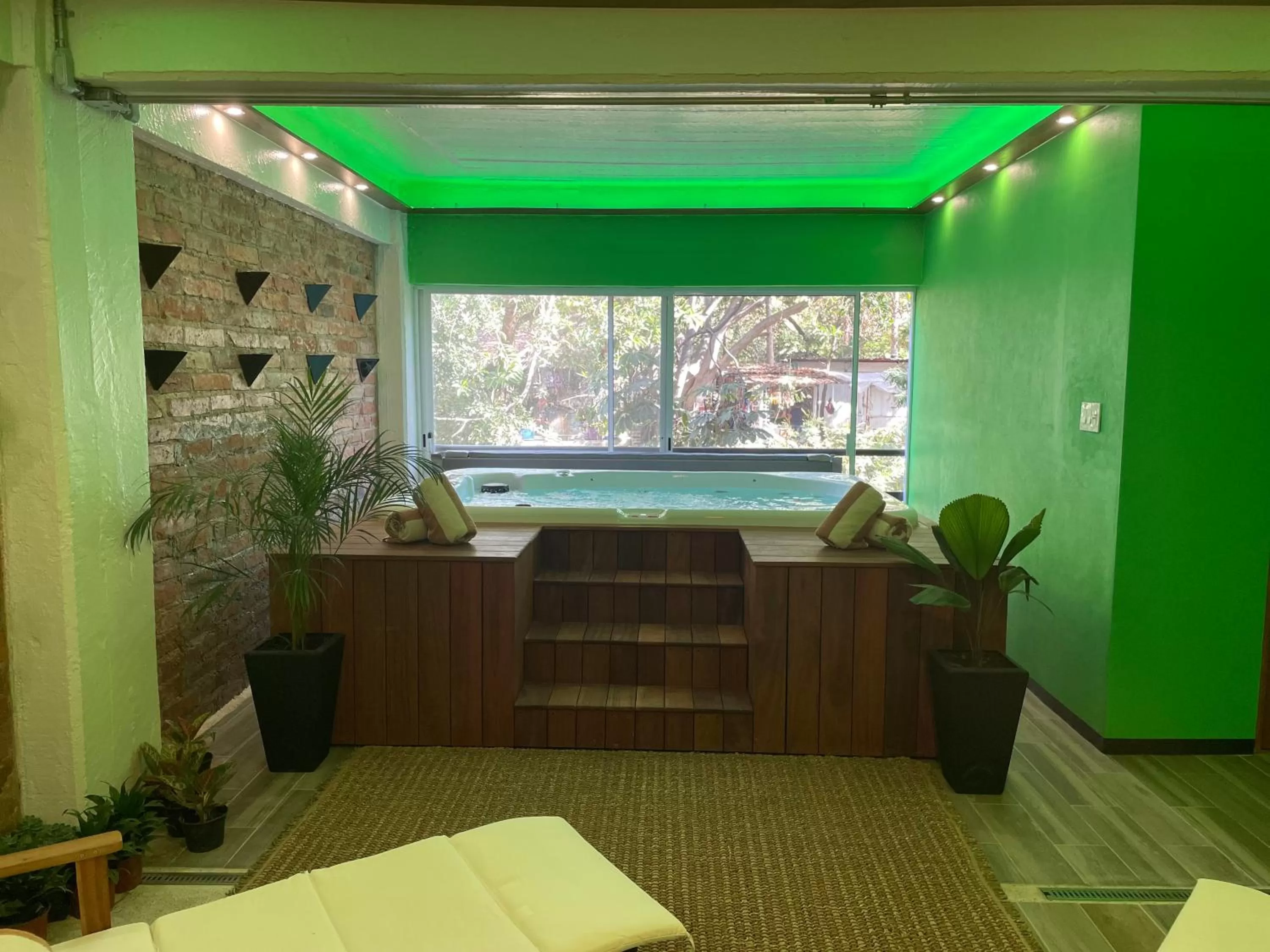 Hot Tub in Joint Boutique Hotel