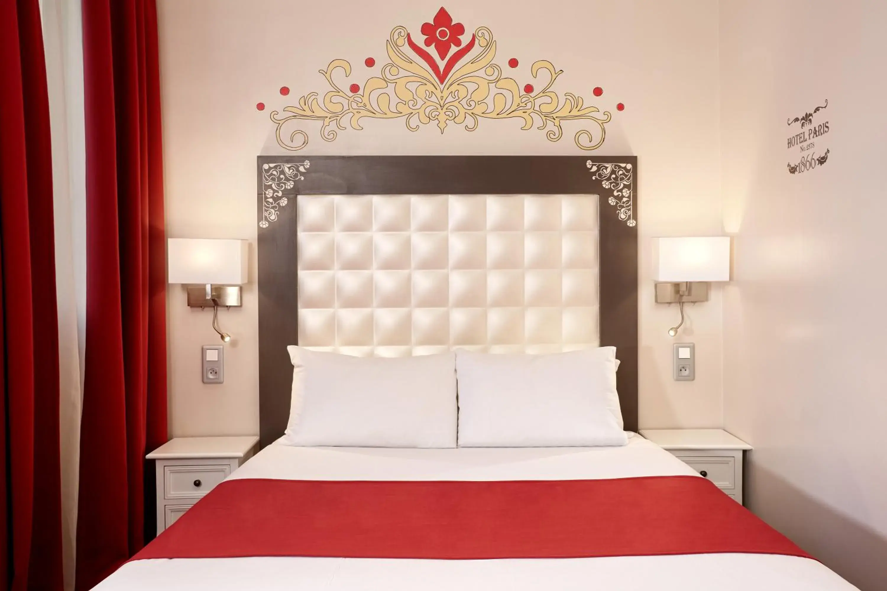 Bed in Grand Hôtel Amelot