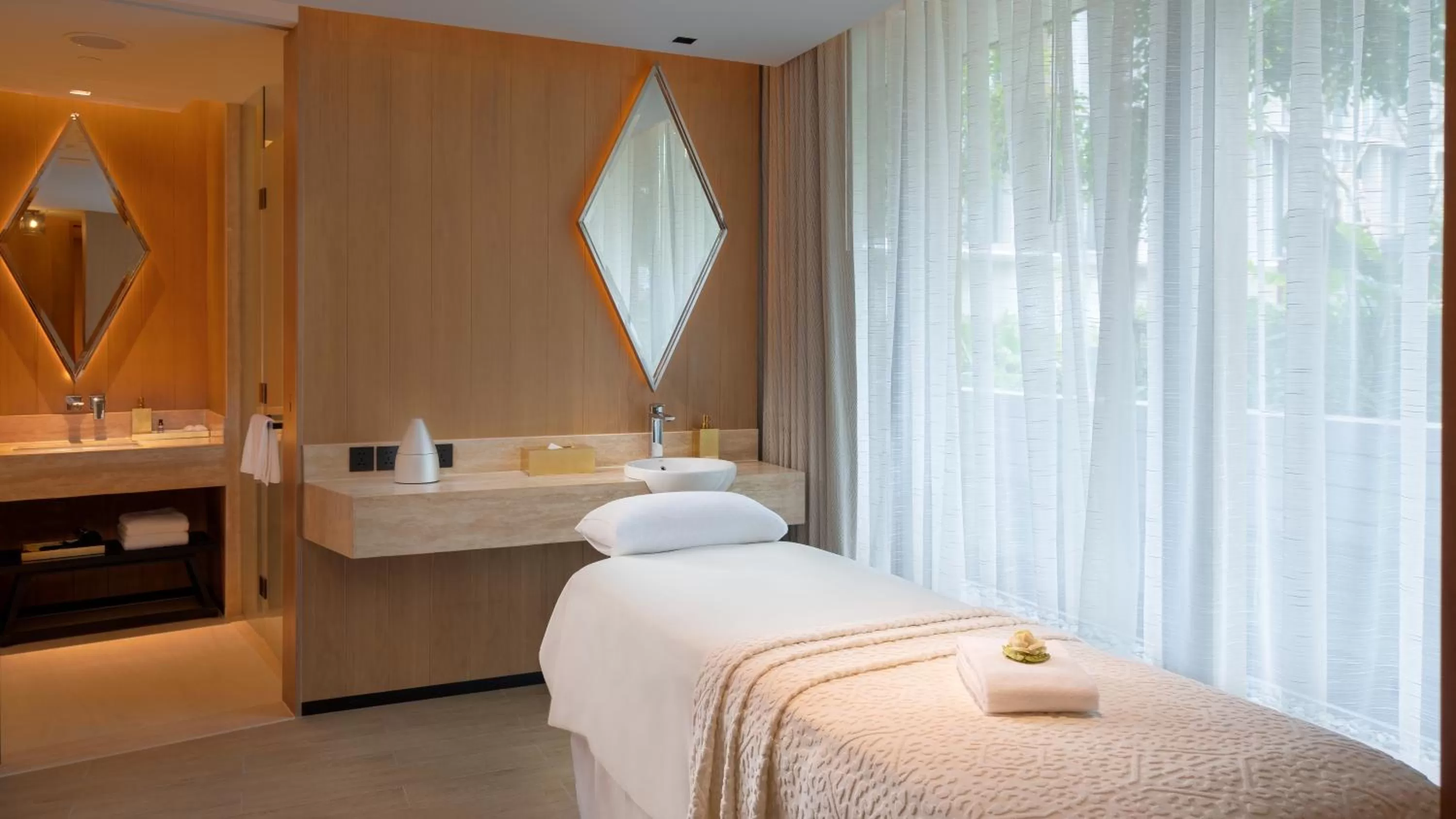Massage, Bed in Hyatt Regency Phnom Penh