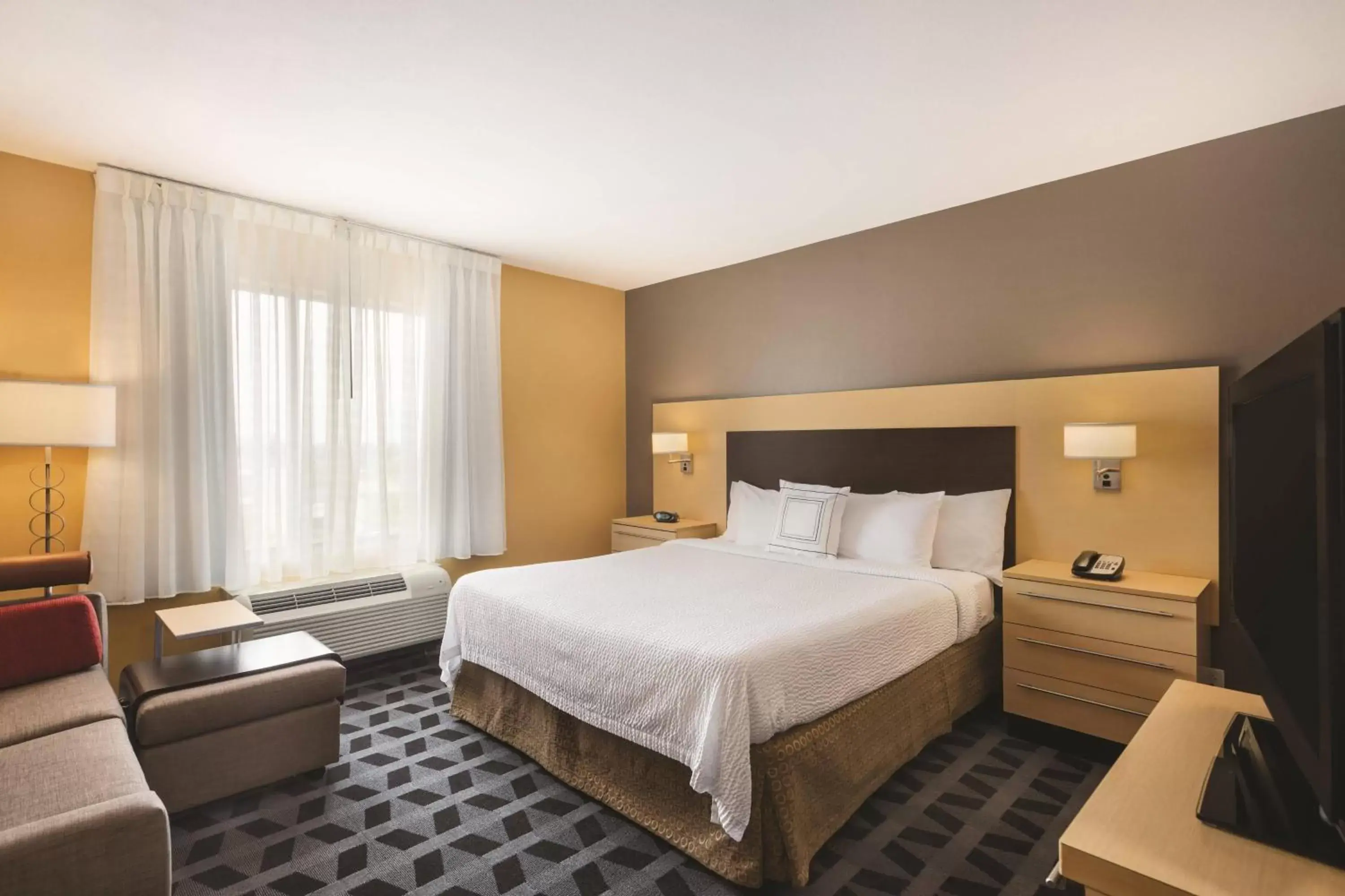 Bedroom, Bed in TownePlace Suites Joliet South