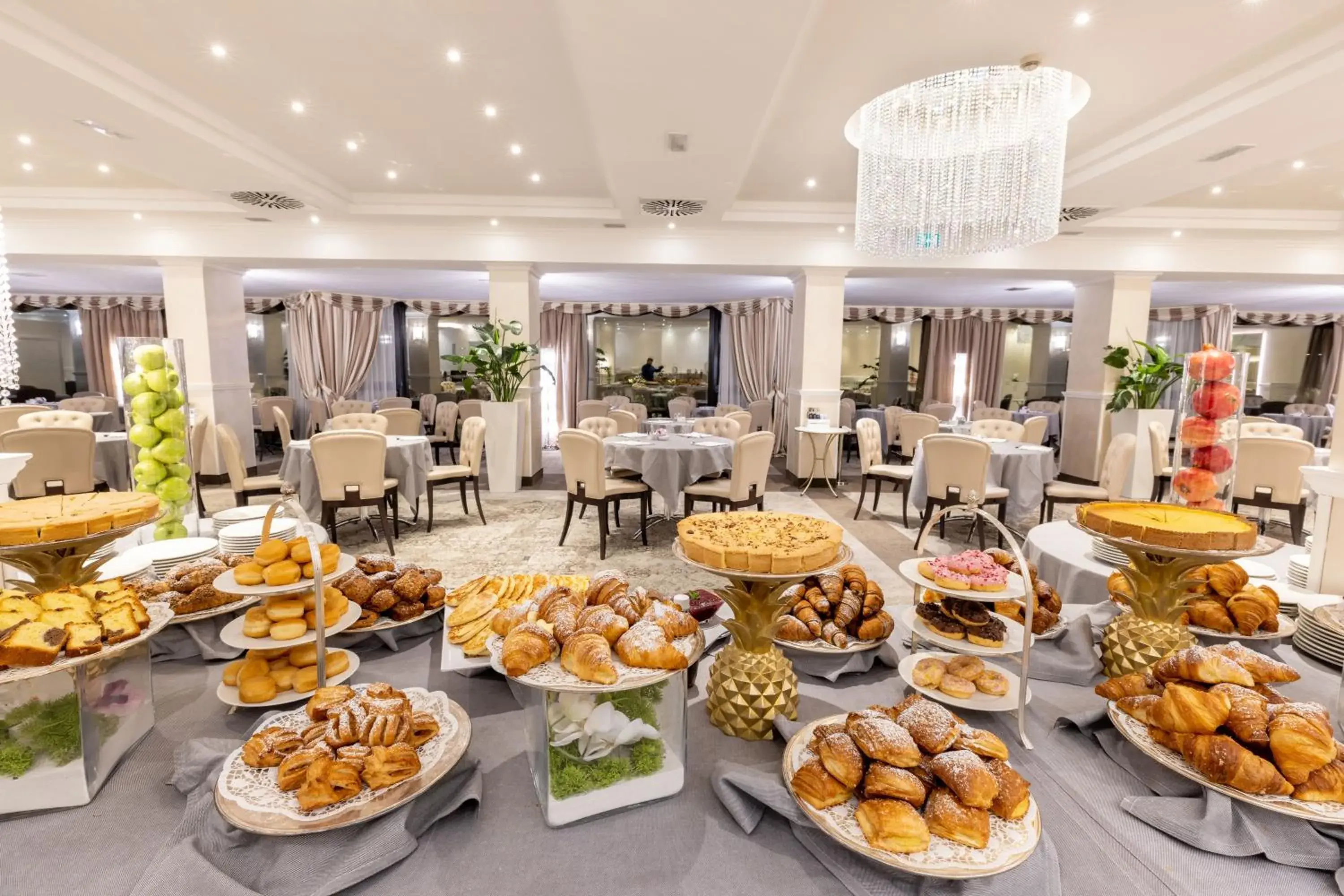 Buffet breakfast in Hotel Sporting