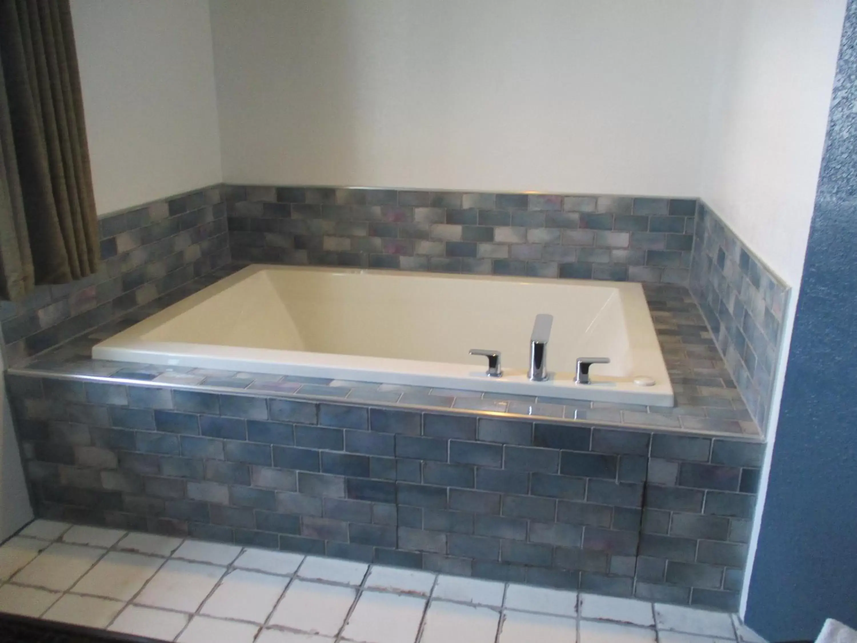 Hot Tub, Bathroom in AmericInn by Wyndham Hayward