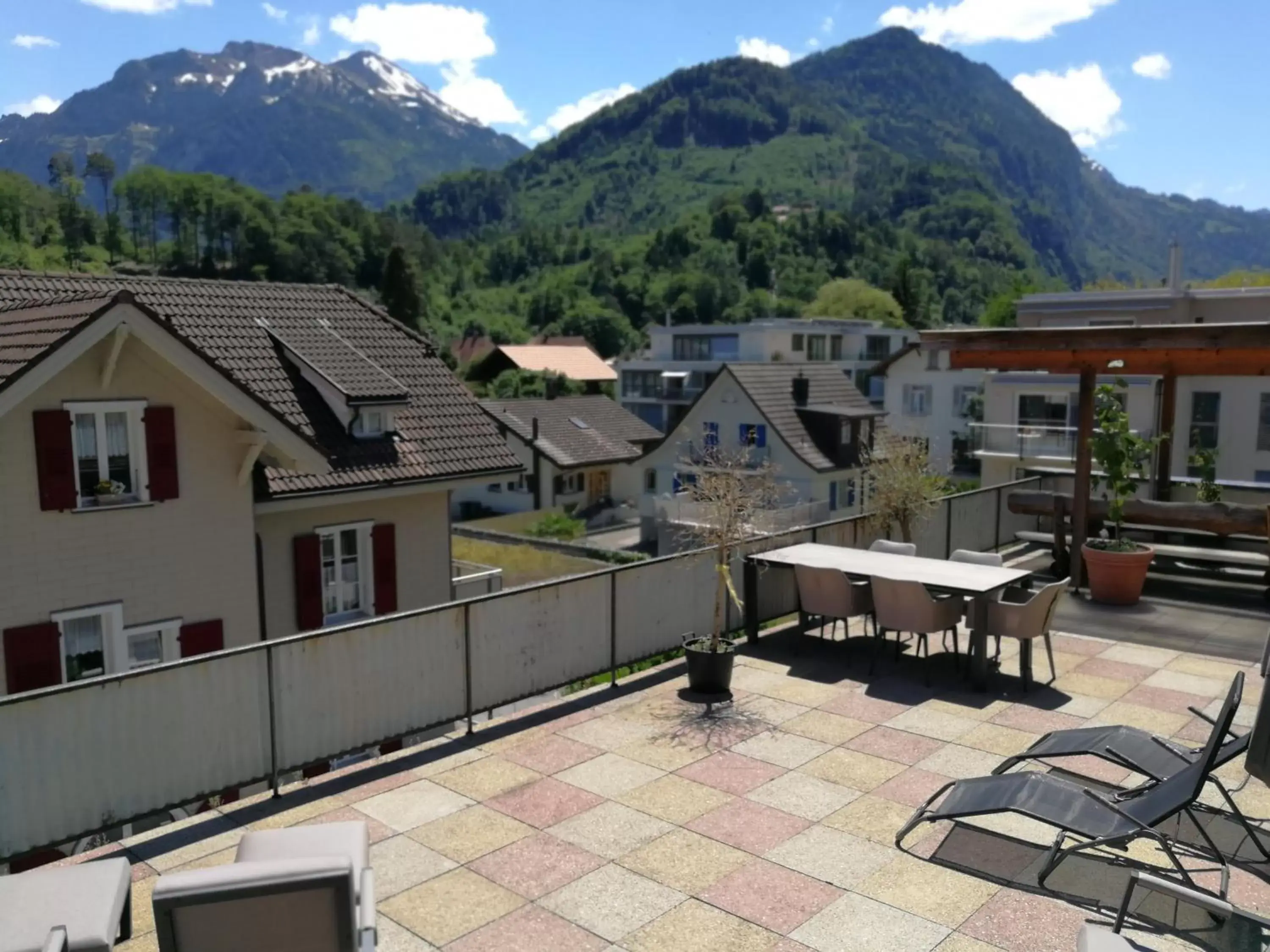 Neighbourhood, Mountain View in Hotel Lötschberg