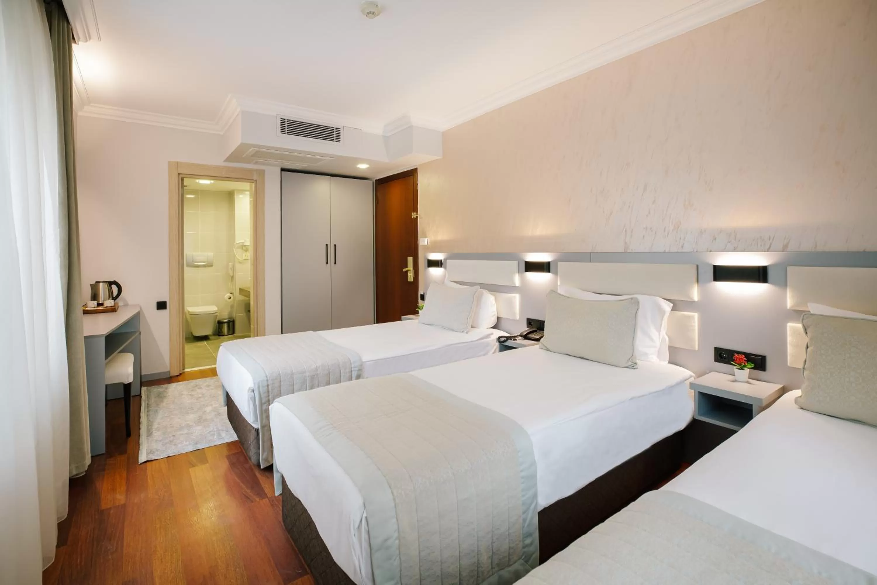 Bedroom, Bed in Marble Hotel