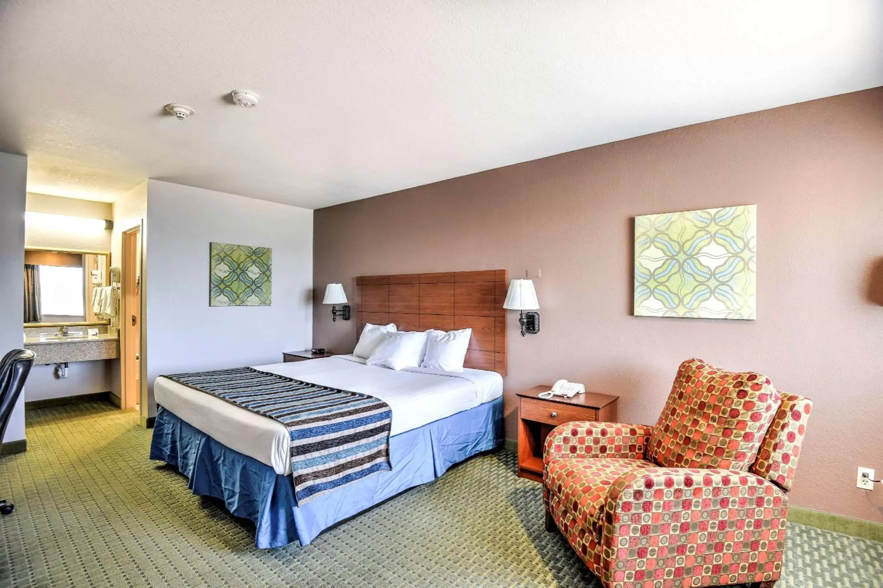 Bedroom, Bed in SureStay Hotel by Best Western Ottawa