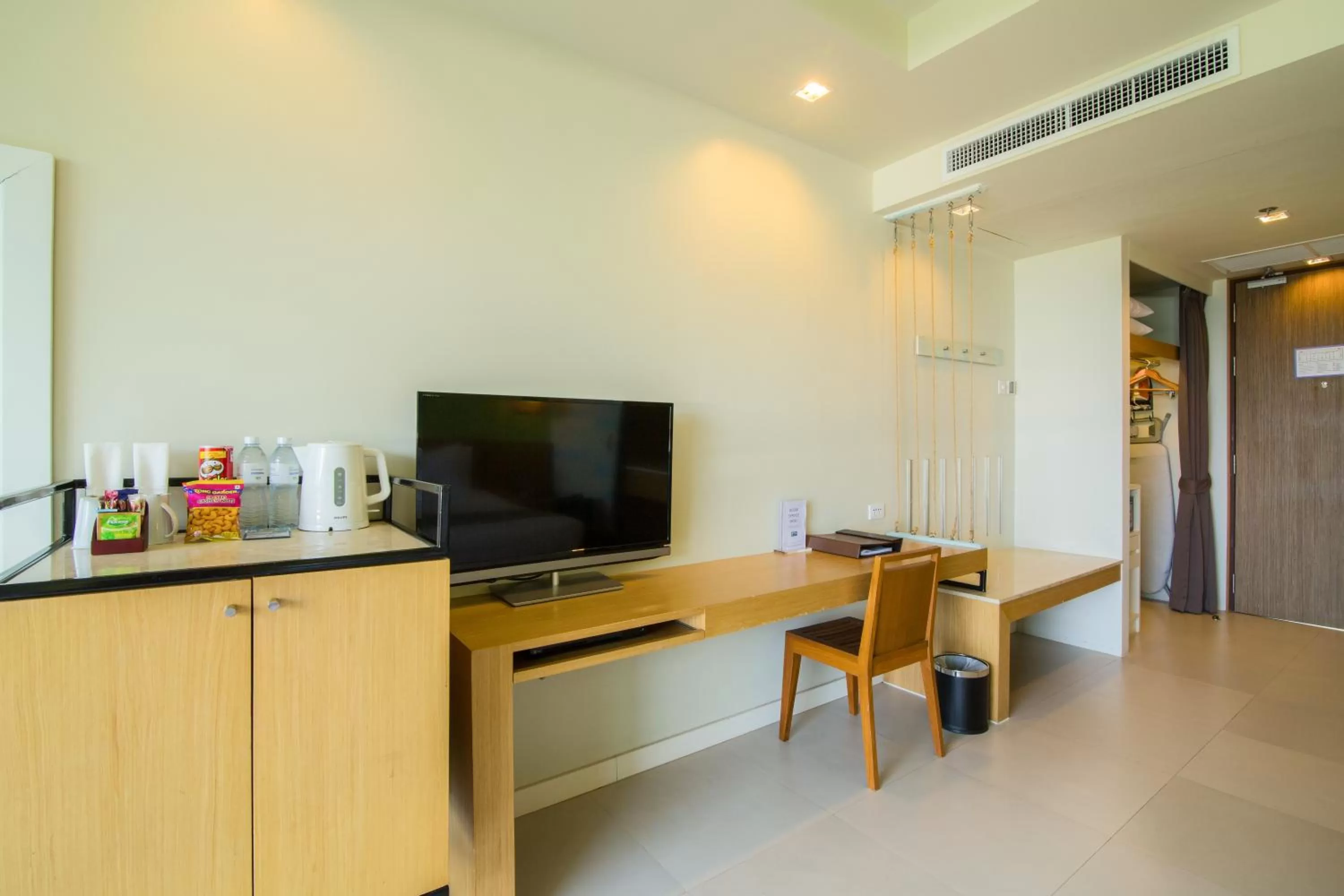 TV and multimedia in Holiday Ao Nang Beach Resort, Krabi