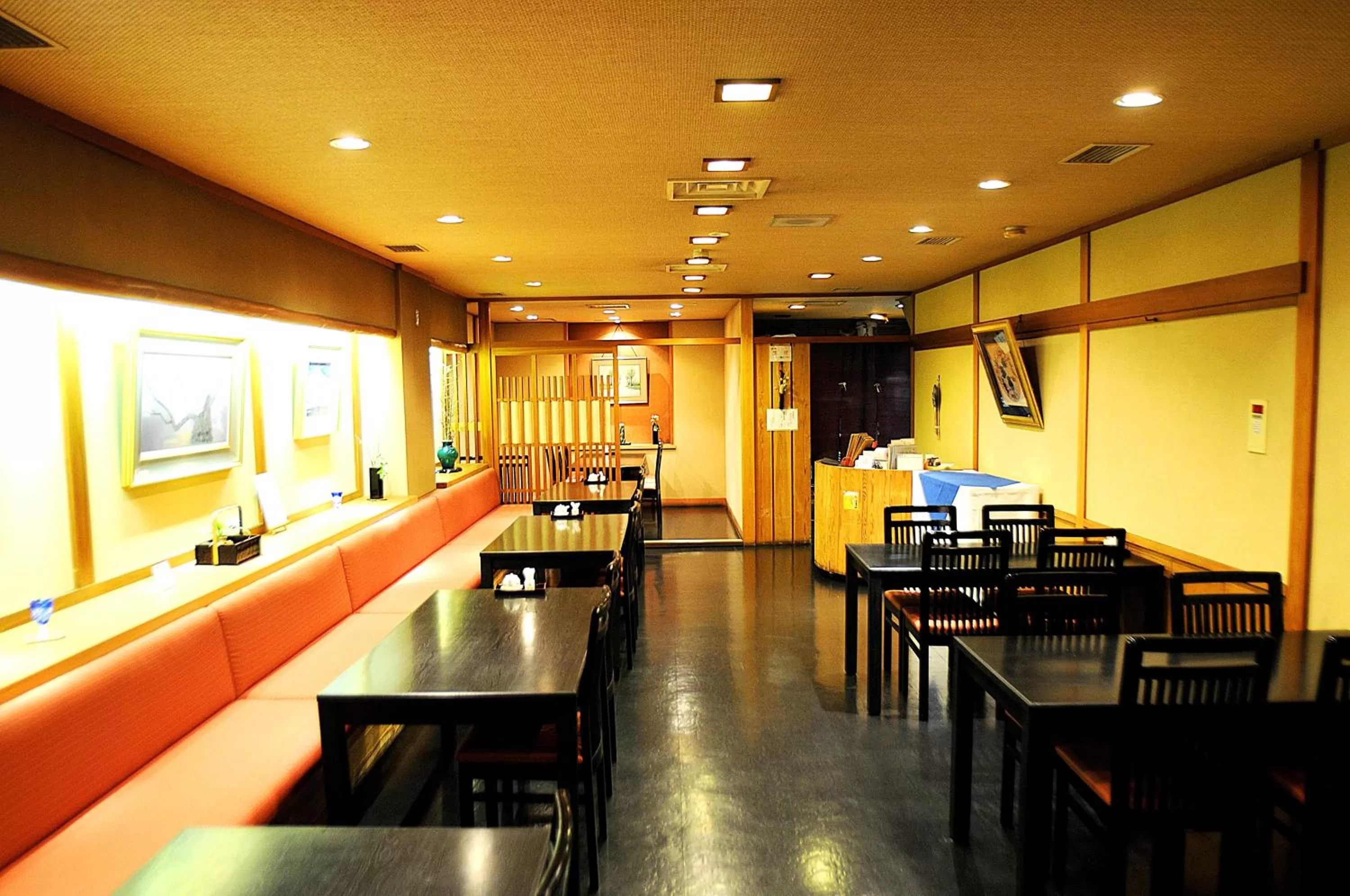 Restaurant/places to eat in Hotel Sunroute Hikone