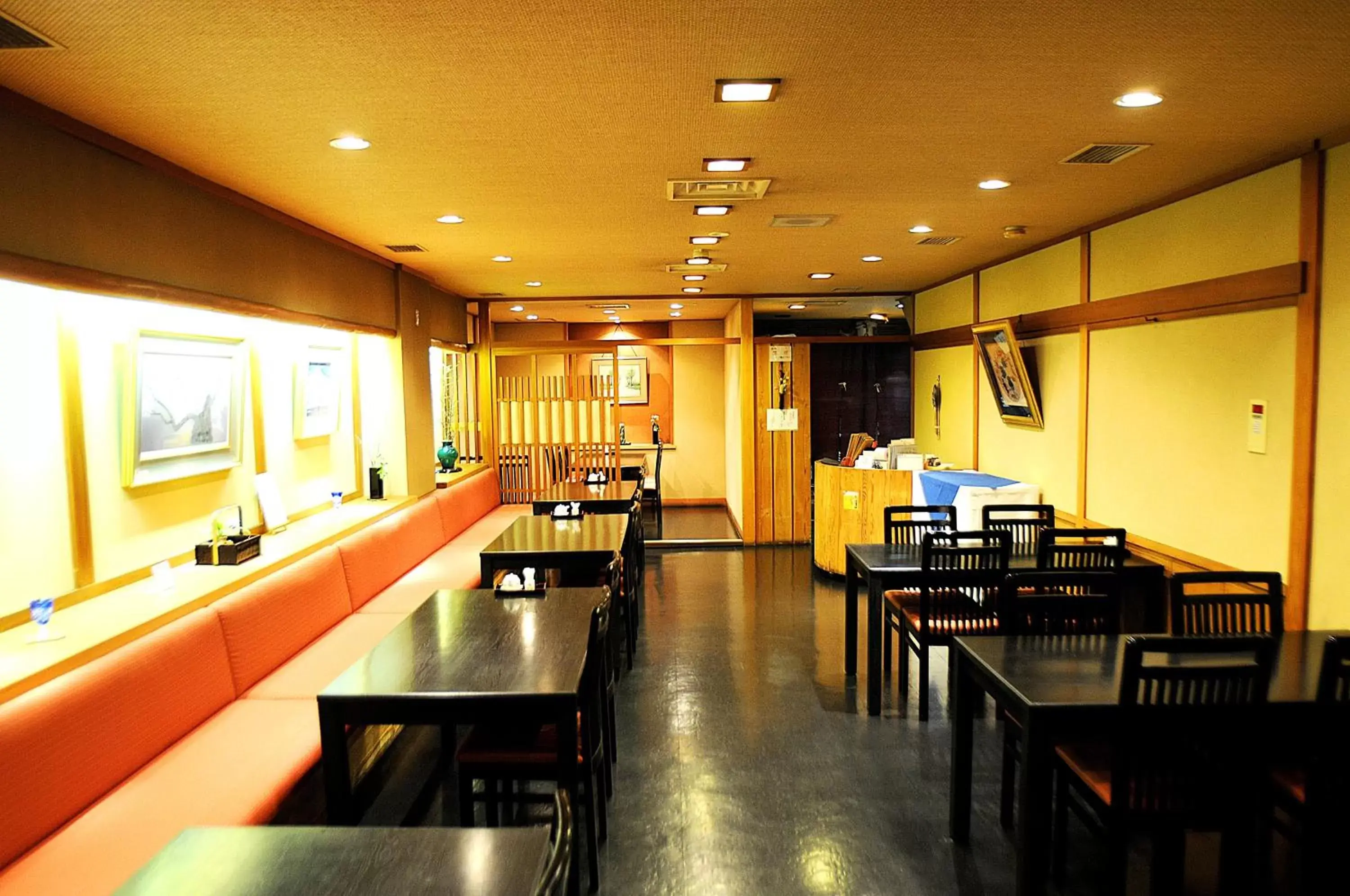 Restaurant/Places to Eat in Hotel Sunroute Hikone