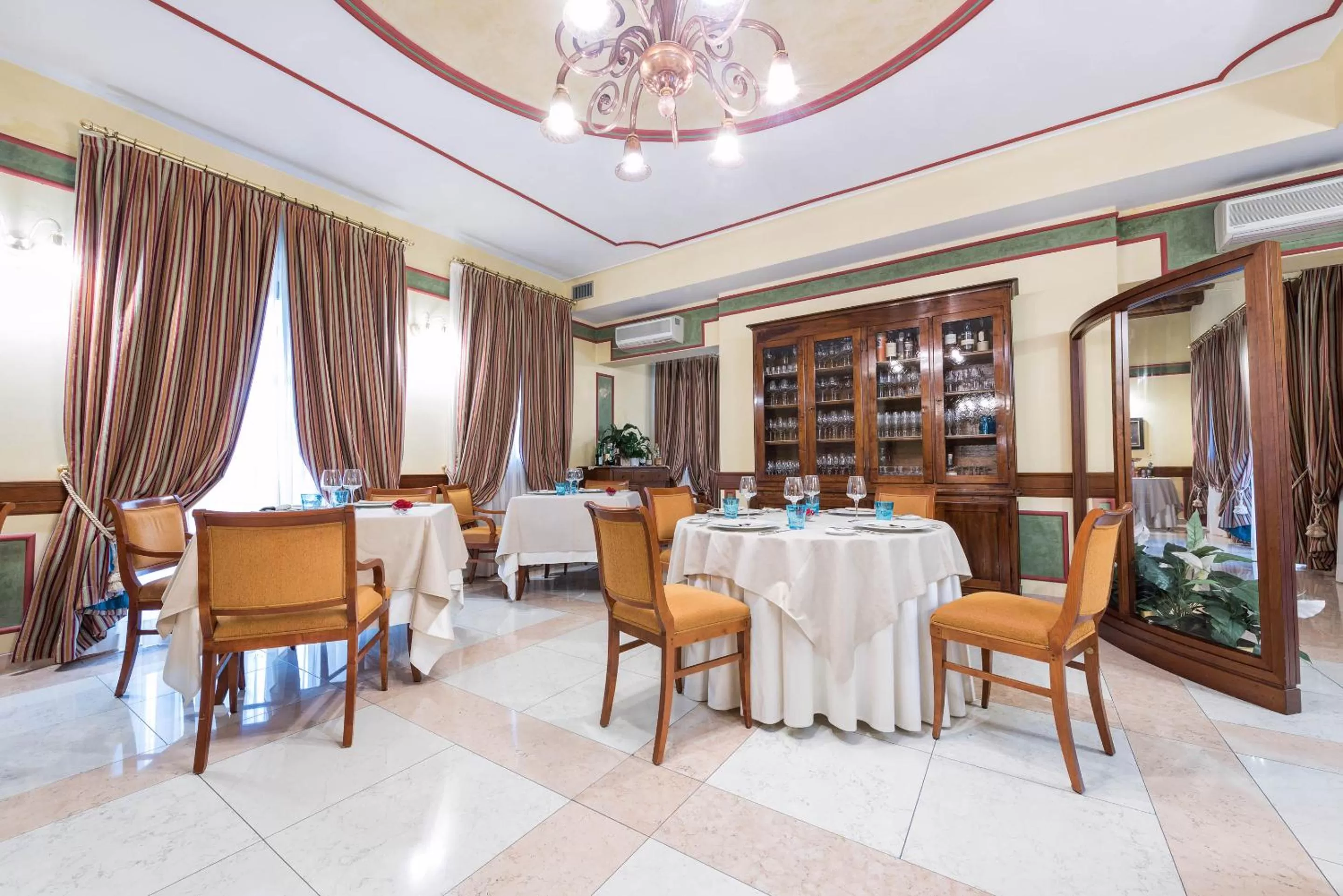 Restaurant/places to eat in Hotel Villa Malaspina