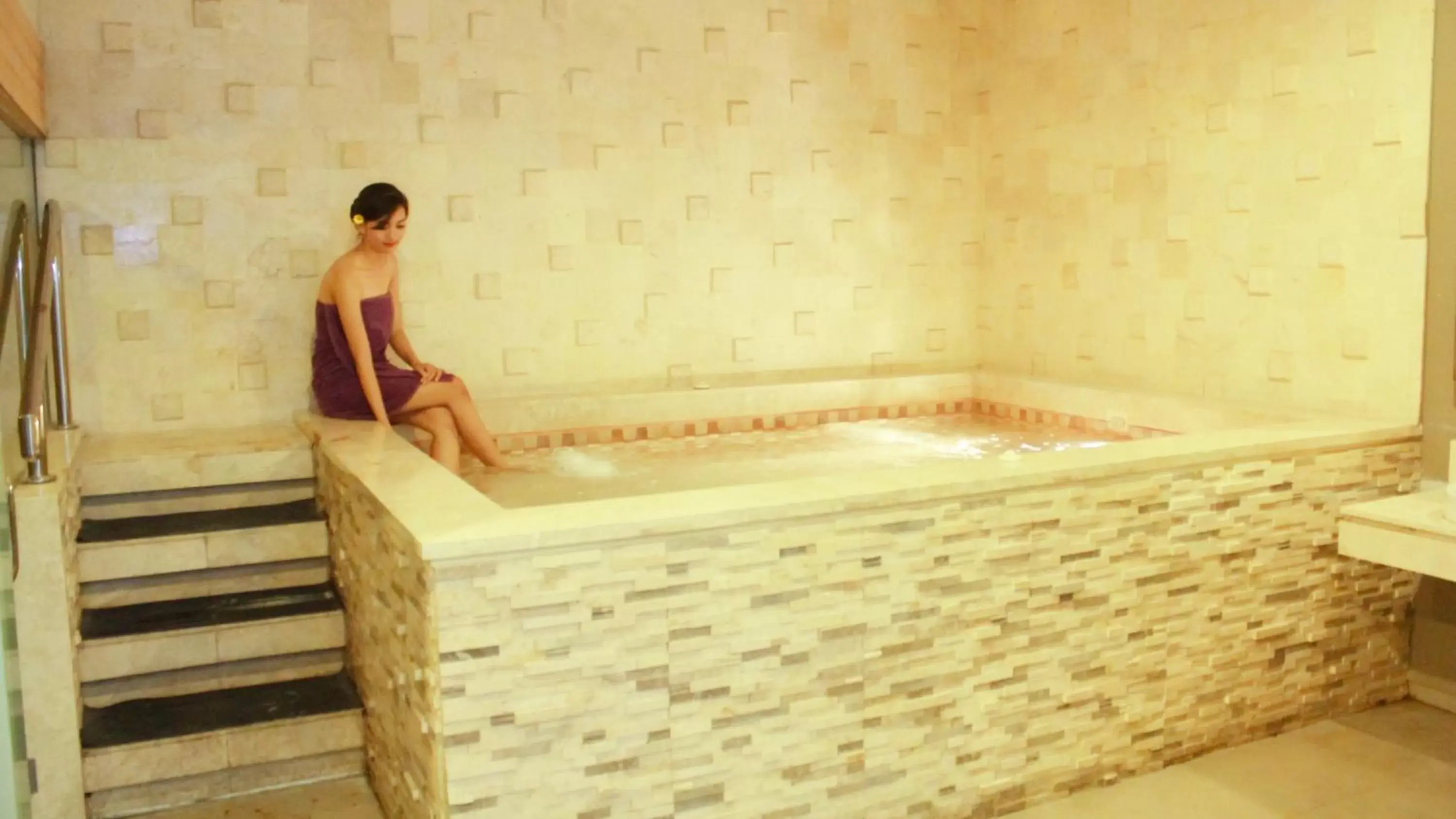Hot Tub in Holiday Inn Bandung Pasteur, an IHG Hotel
