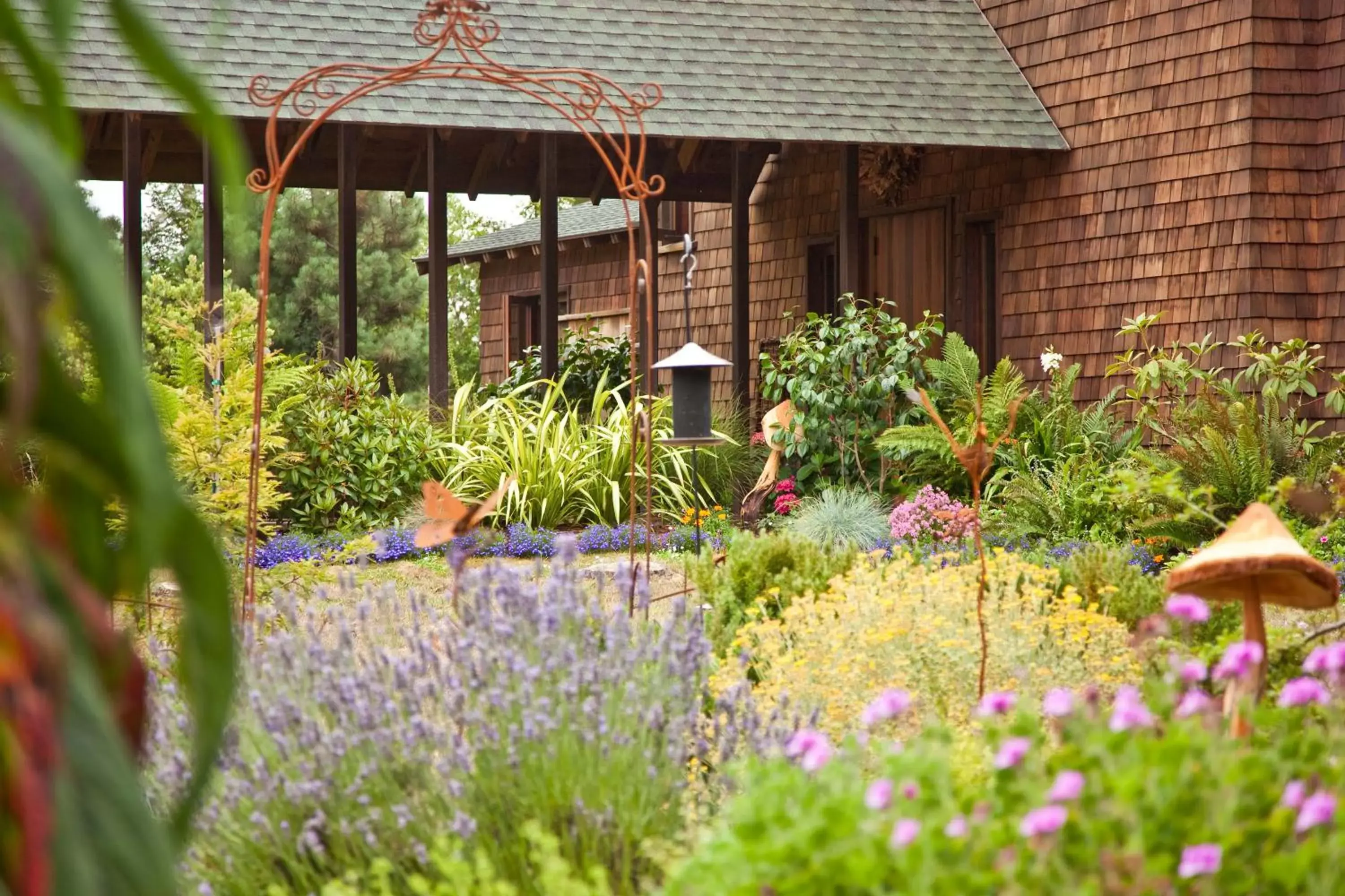 Facade/entrance, Garden in Brewery Gulch Inn