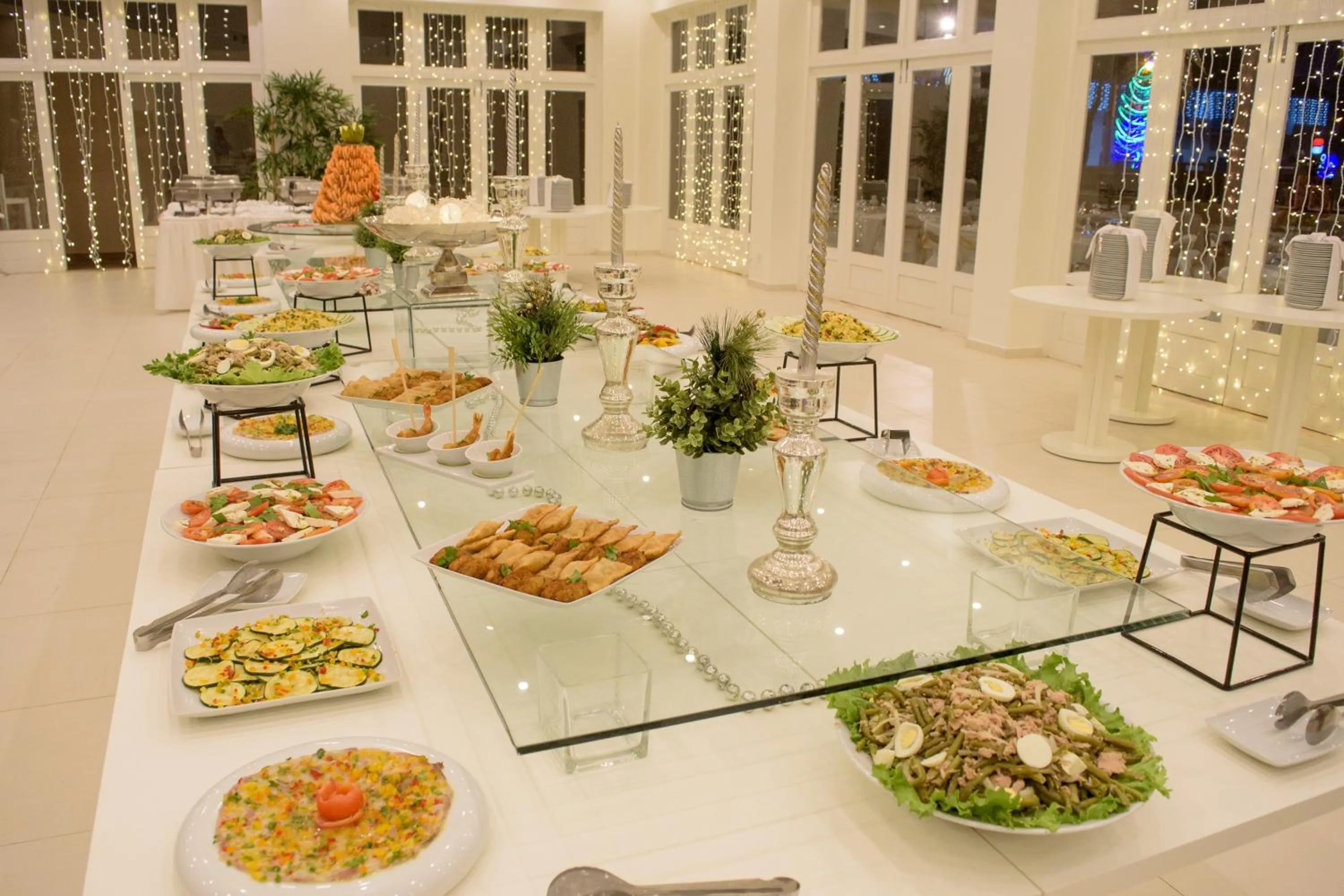 Restaurant/places to eat in Oasis Porto Grande