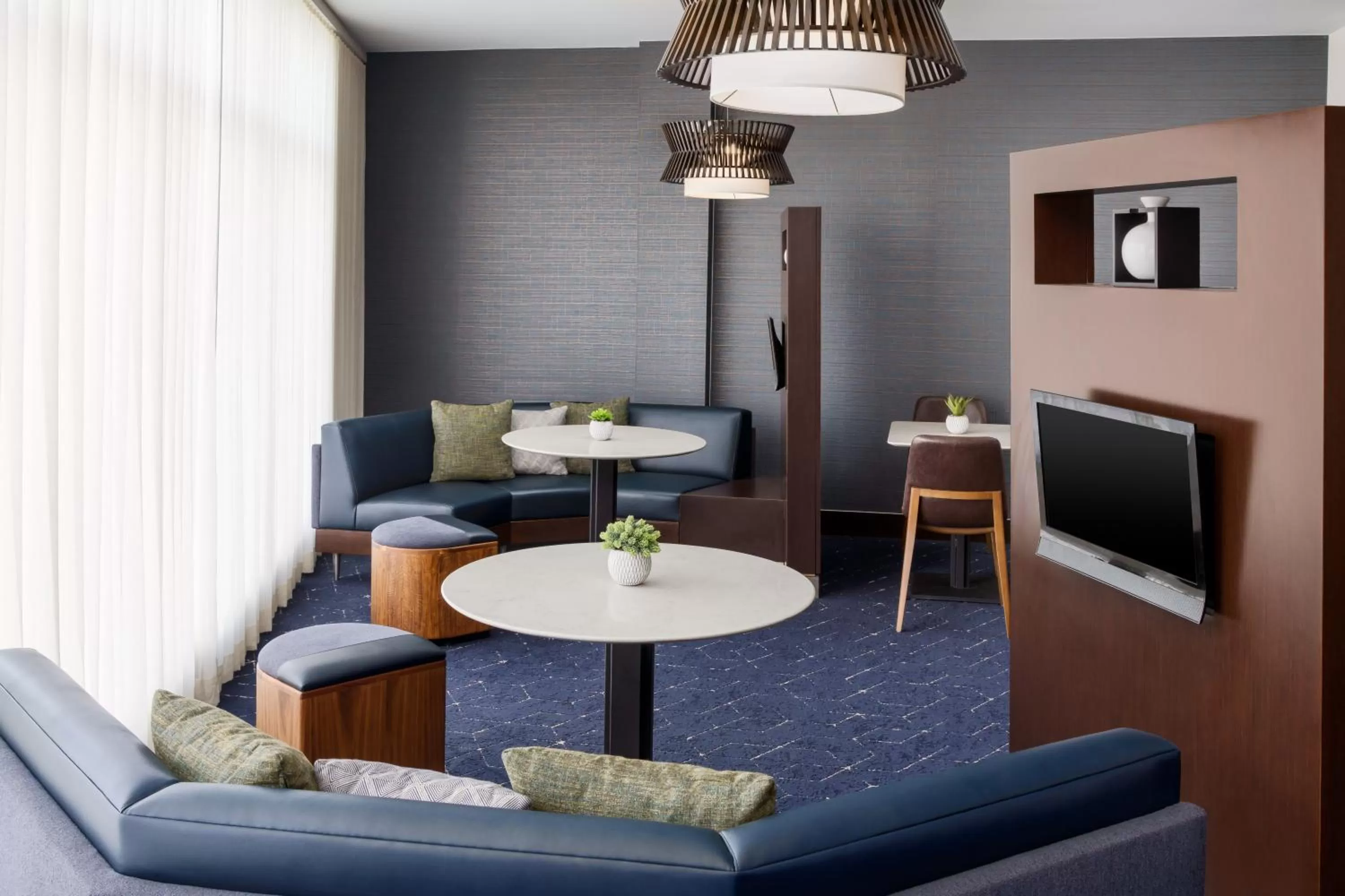 Lobby or reception in Courtyard Keene Downtown