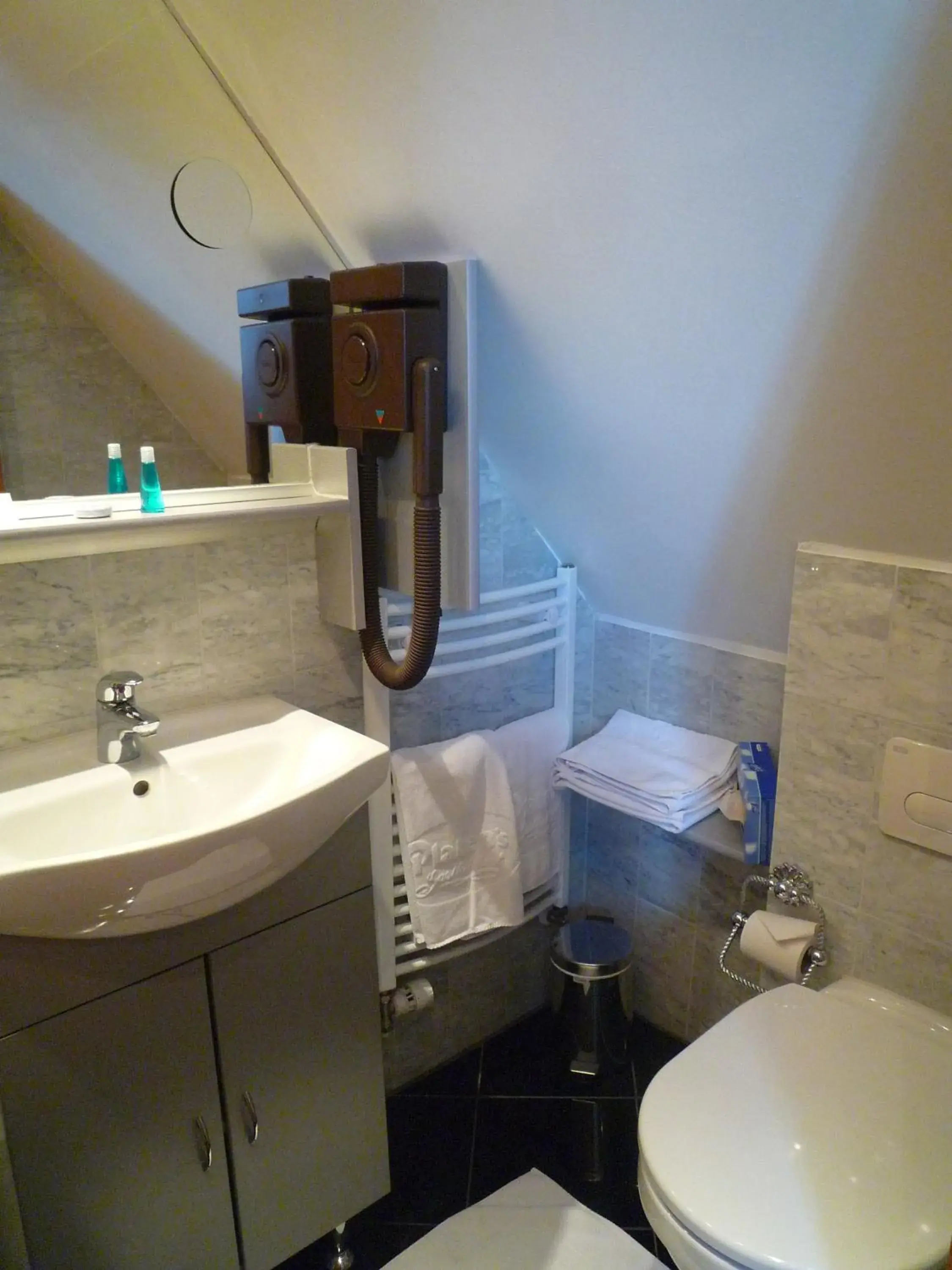 Bathroom in Rhein-Hotel Nierstein