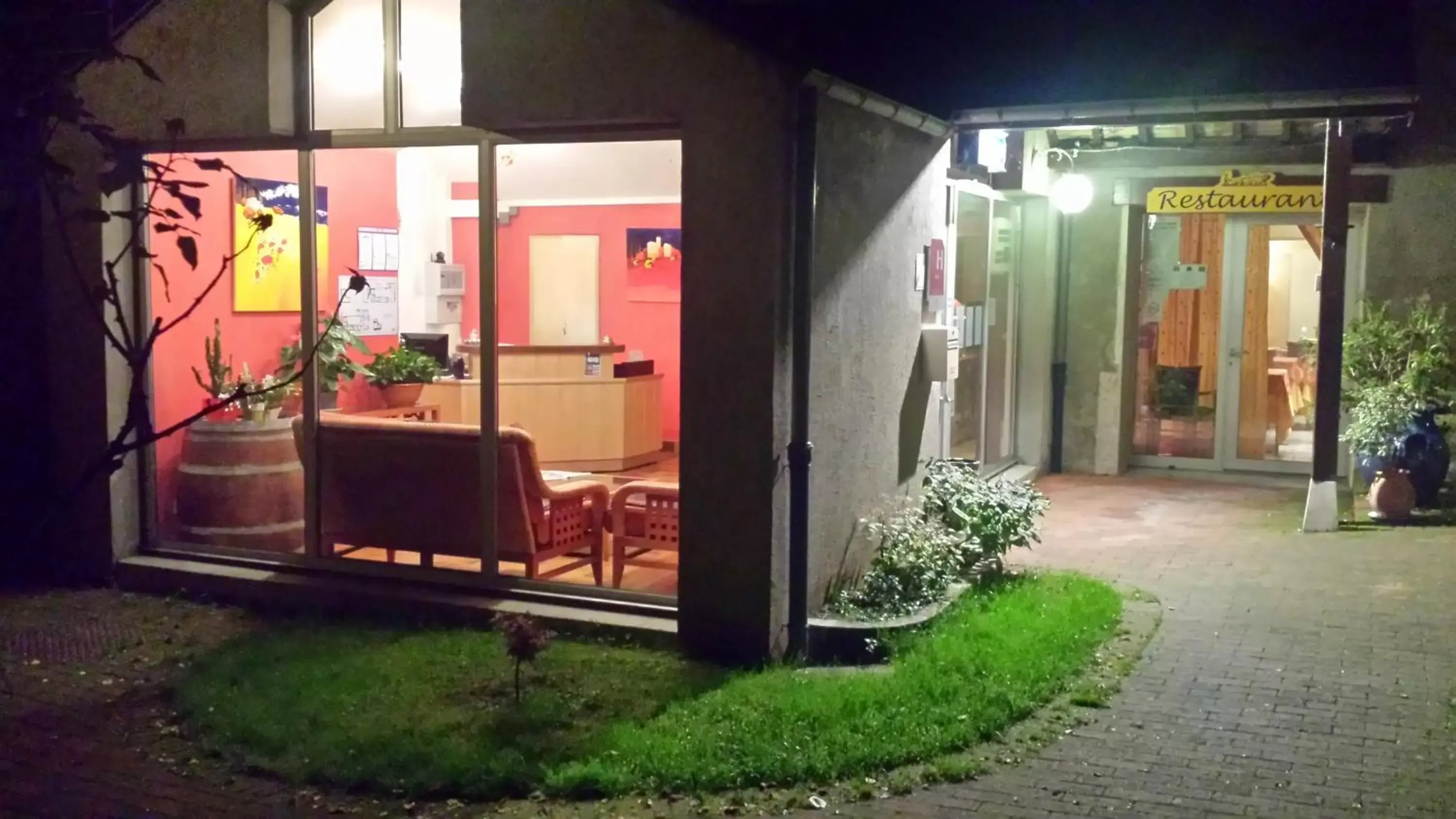 Facade/entrance in Hotel Le Bon Laboureur