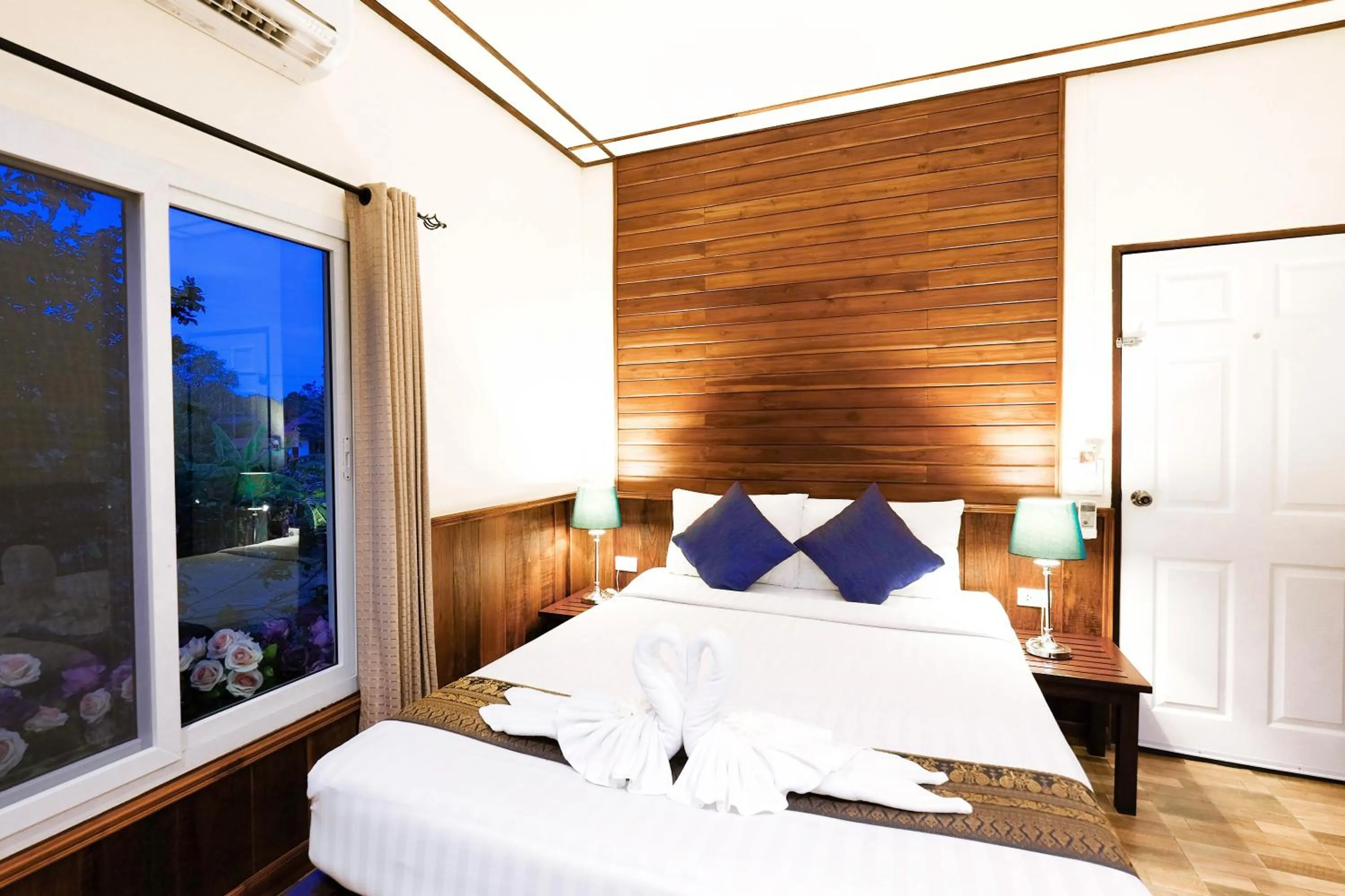 Photo of the whole room, Bed in Vieng Tawan Sukhothai Hotel