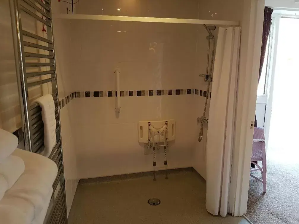 Shower, Bathroom in Springfields