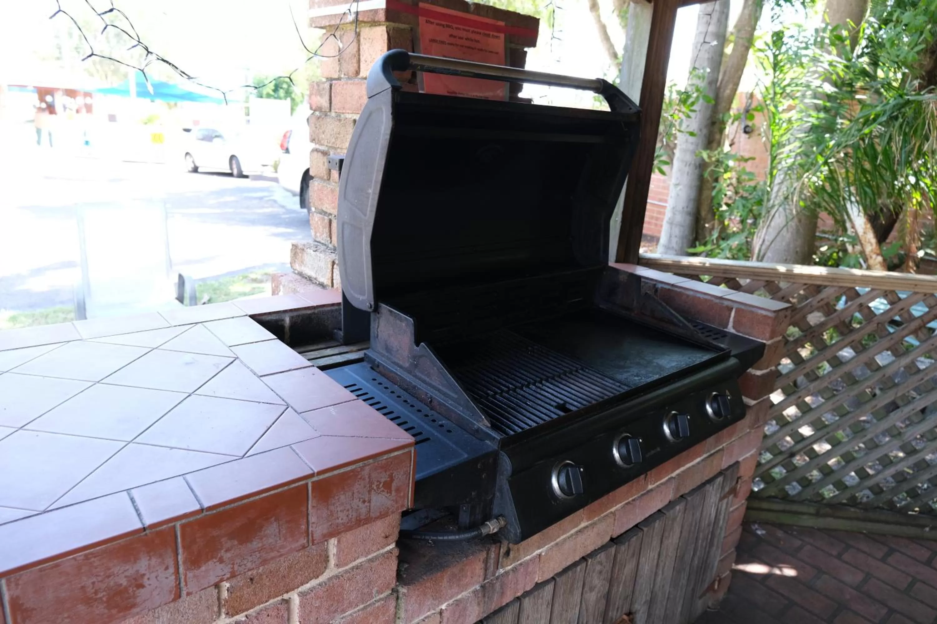 BBQ facilities in Sapphire Palms Motel