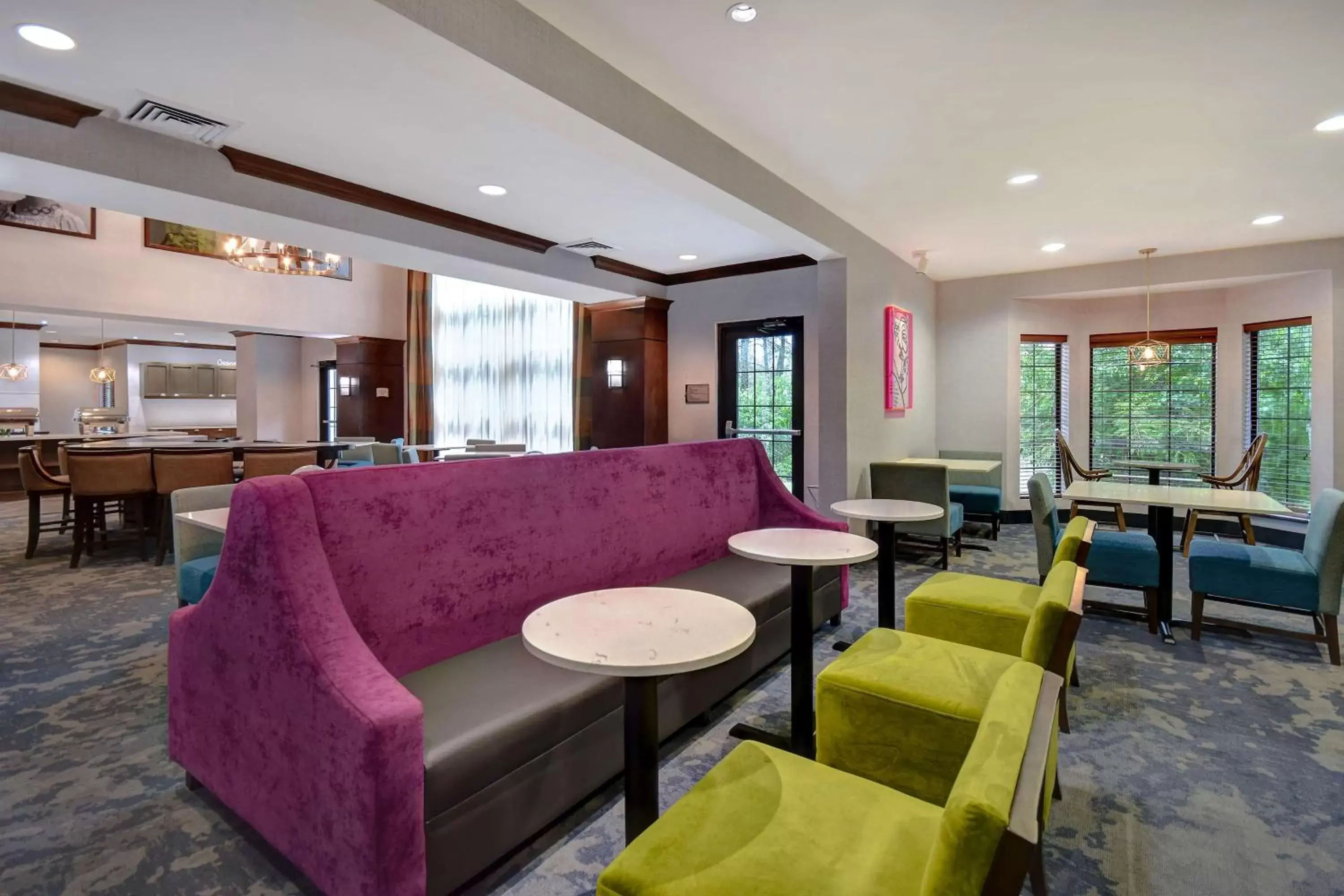 Lobby or reception, Lounge/Bar in Homewood Suites Newport News - Yorktown by Hilton