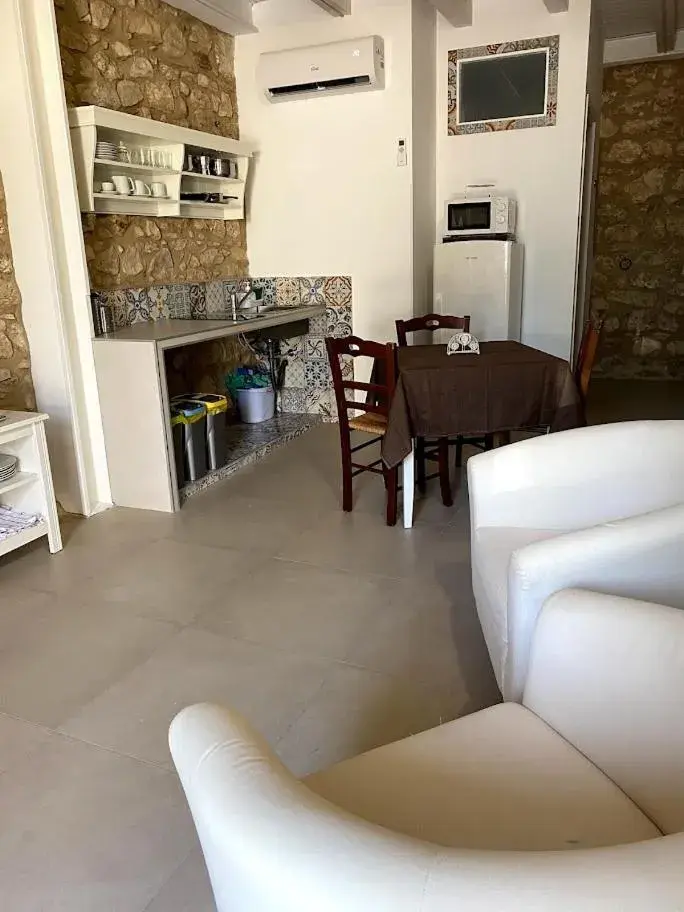 Kitchen or kitchenette, Seating Area in Tenute Plaia Agriturismo